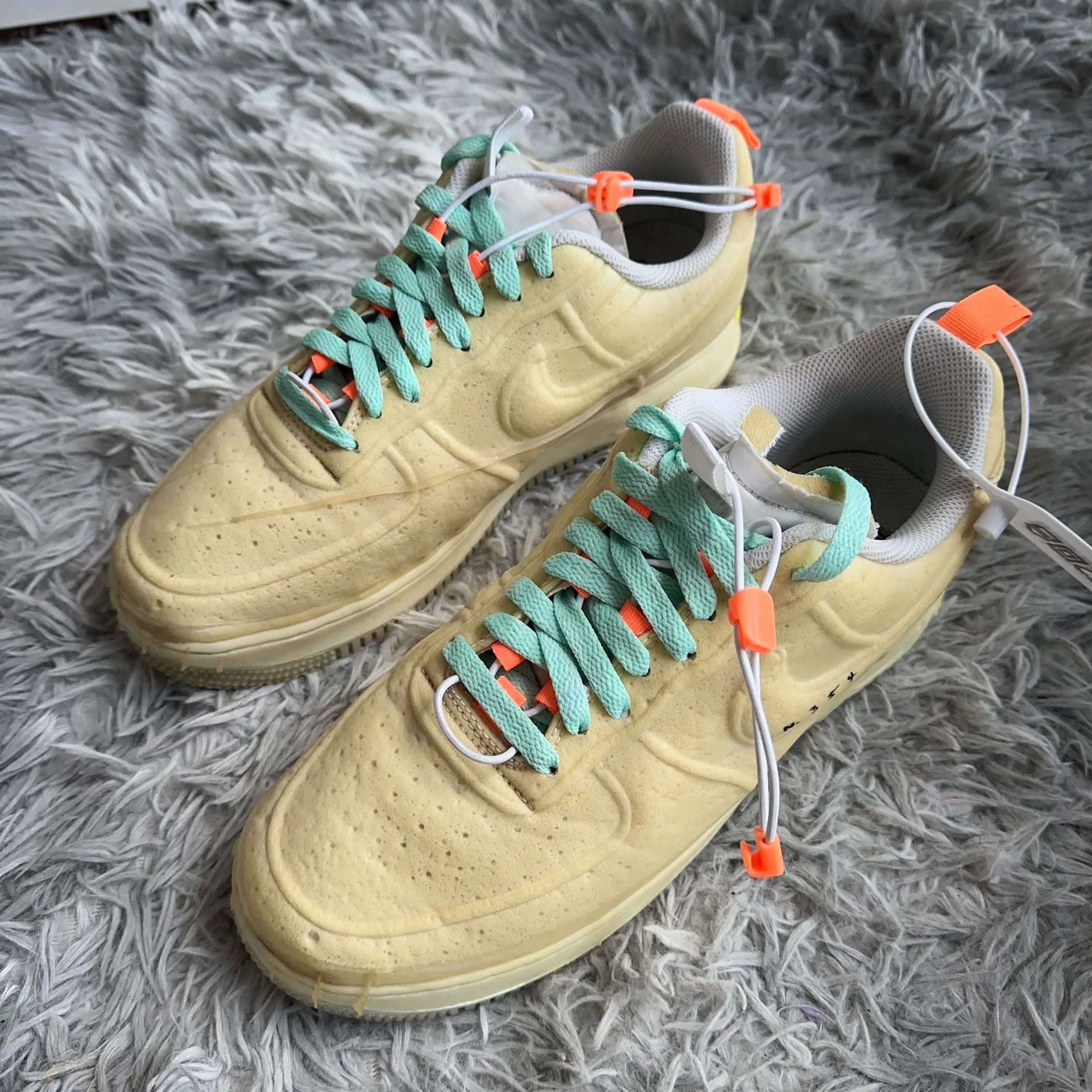 Nike Nike Yellow Lowtop Sneakers 42 Men Size US 9 / EU 42 - 1 Thumbnail