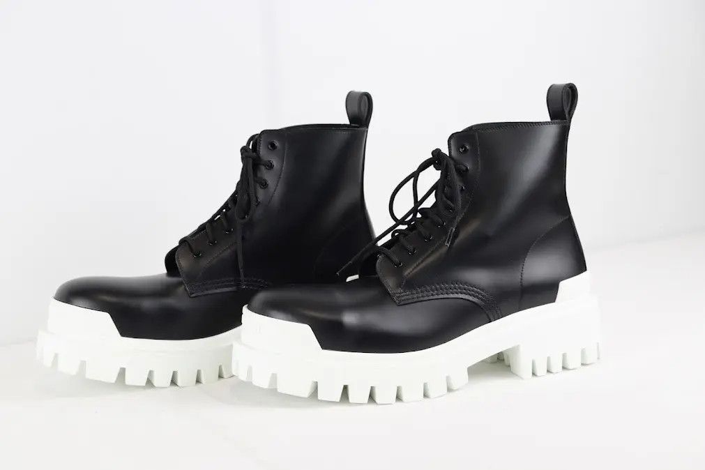 Balenciaga o1rshd1 Worn-Out Effect Leather Strike Bootie L20 in Khaki Size US 8 / EU 41 - 6 Thumbnail