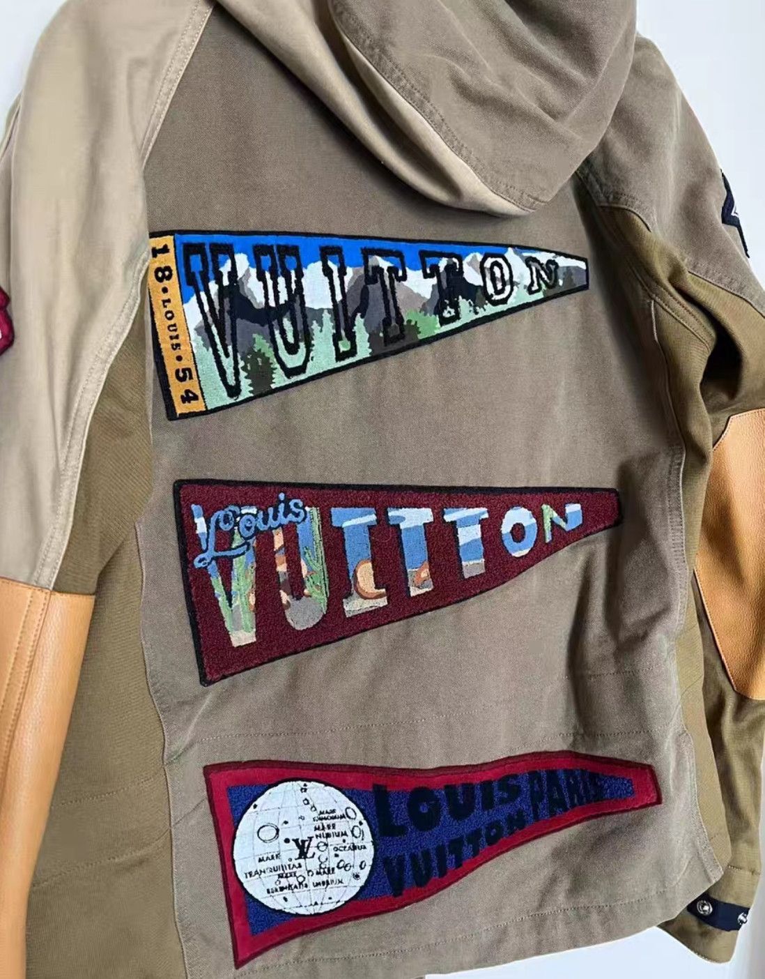 Louis Vuitton Louis Vuitton Co-branded Victory Gesture Badge Hooded Jack Size US L / EU 52-54 / 3 - 5 Thumbnail