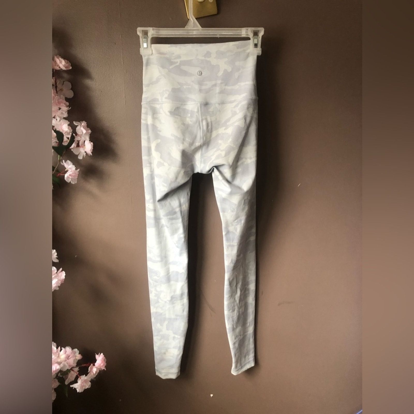 Lululemon Lululemon leggings white and grey camouflage. Size 27" / US 4 / IT 40 - 3 Thumbnail