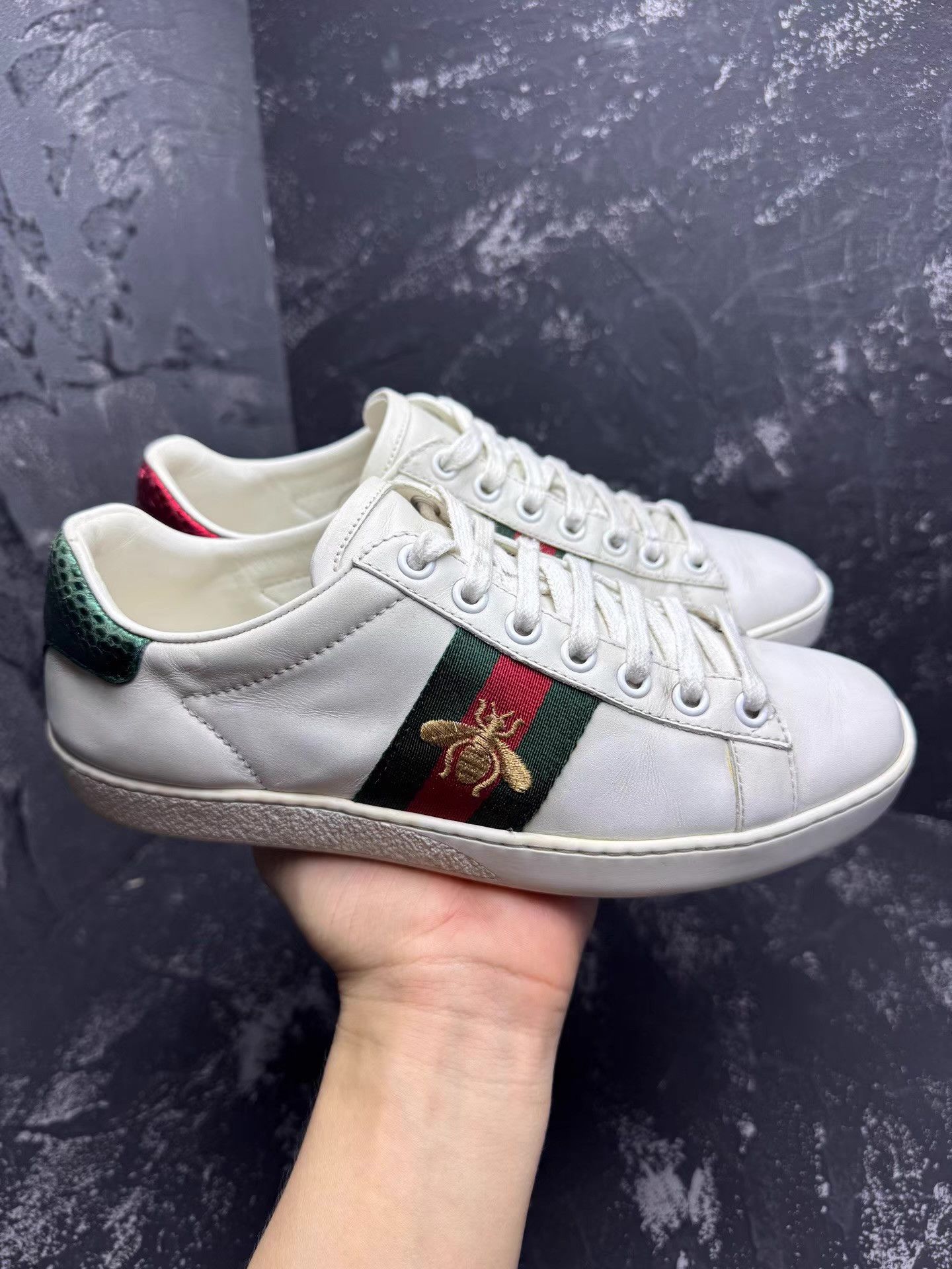 Gucci GUCCI Bee Accent White Sneakers withRed Green Heel Tab Q10 Size US 5 / IT 35 - 2 Thumbnail