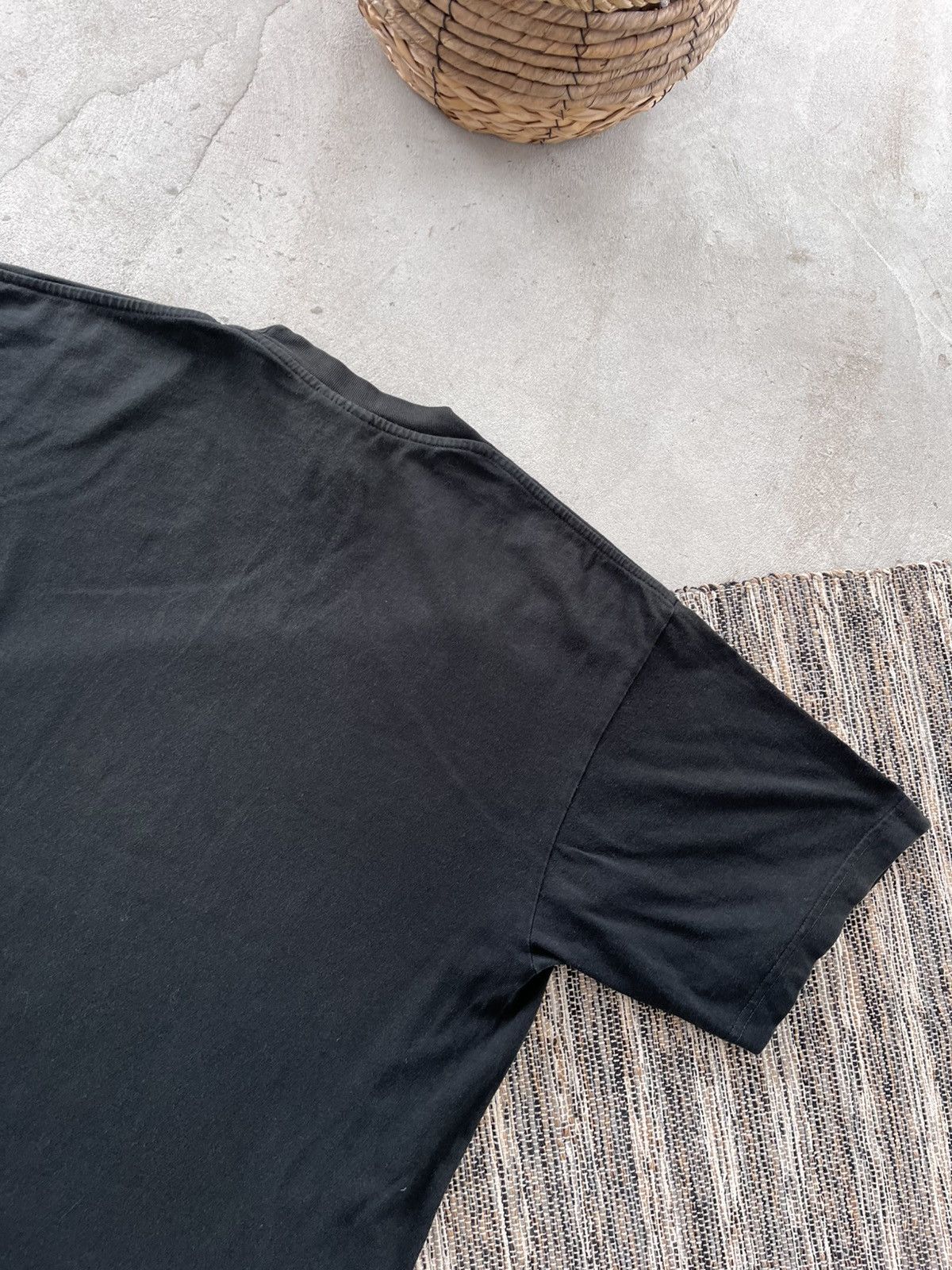 Nike 90s Vintage Nike Black Center logo Tshirt Big Swoosh Back Size US L / EU 52-54 / 3 - 9 Thumbnail
