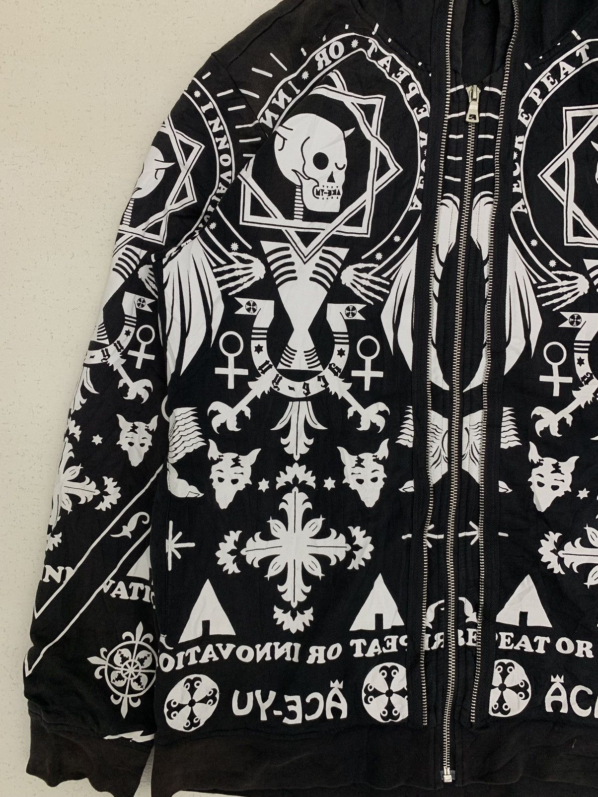 Le Grande Bleu (L.G.B.) ACE YU DOUBLE ZIP HOODIE SKULL CRAZY CROSS VANDALIZE PRINTED Size US XL / EU 56 / 4 - 3 Thumbnail