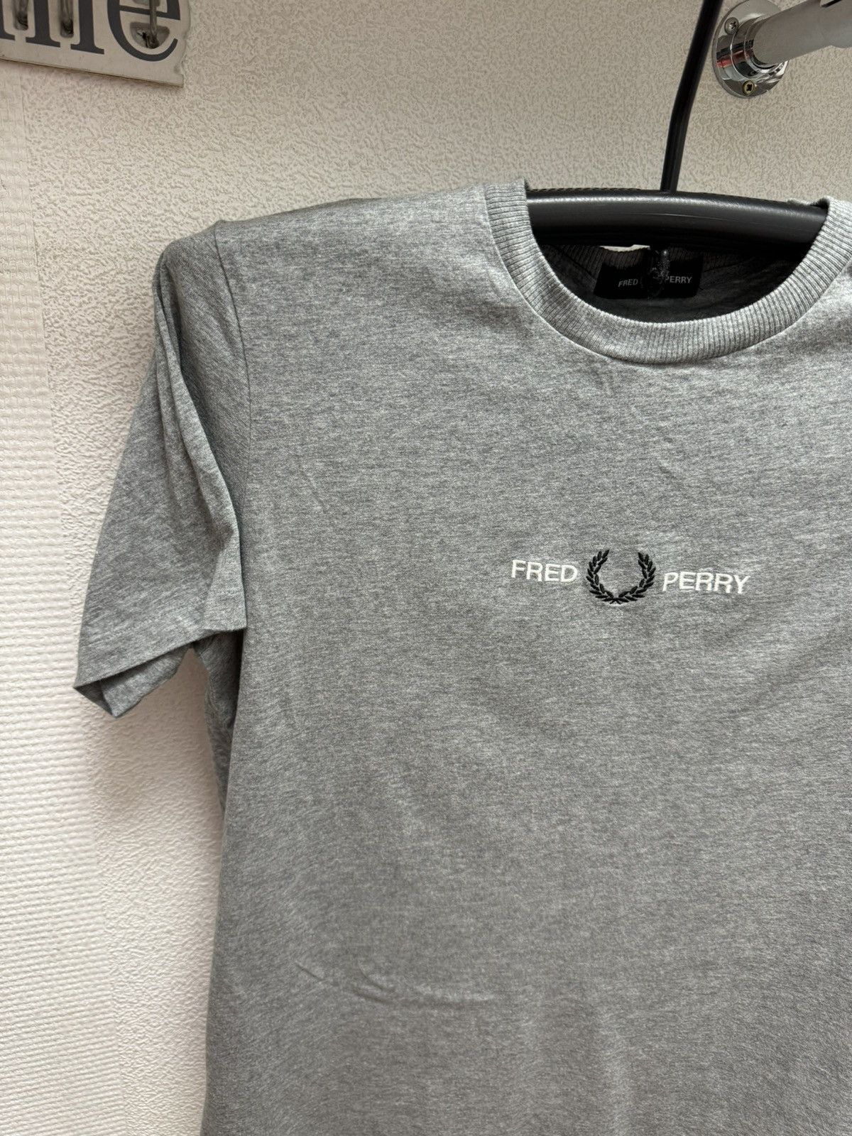 Fred Perry Fred Perry big logo t-shirt M sz Size US M / EU 48-50 / 2 - 2 Thumbnail