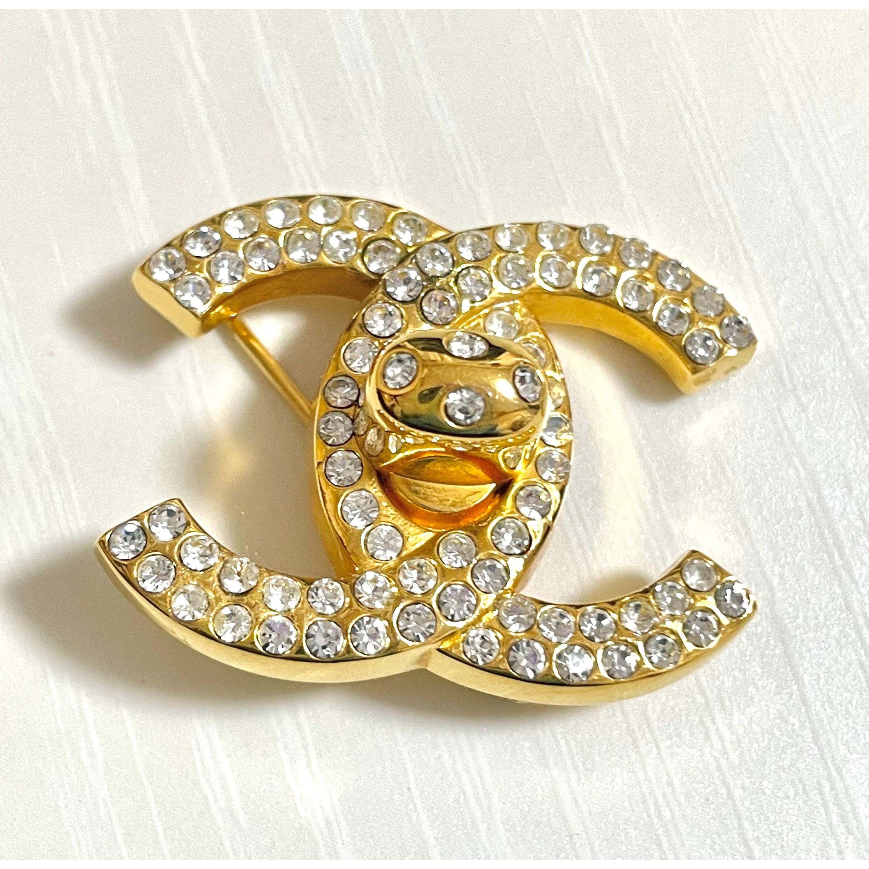 Chanel Vintage CHANEL golden turn lock CC pin brooch with crystals. Size ONE SIZE - 9 Thumbnail