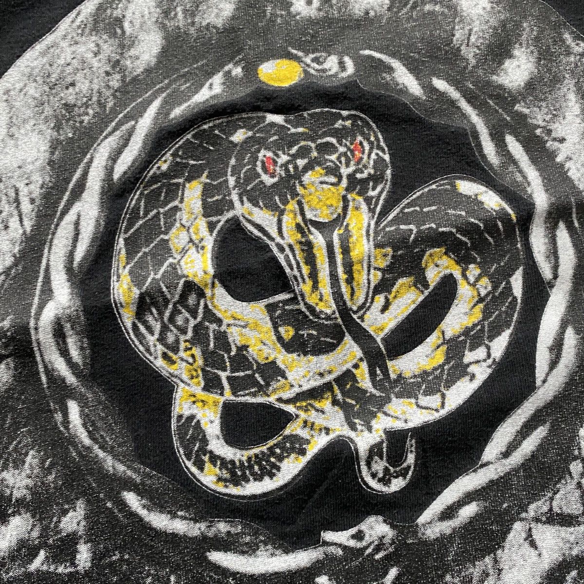 Band Tees VINTAGE Y2K WHITE SNAKE RARE TOUR AMAZING FADED T SHIRT 16 Size US XL / EU 56 / 4 - 6 Thumbnail