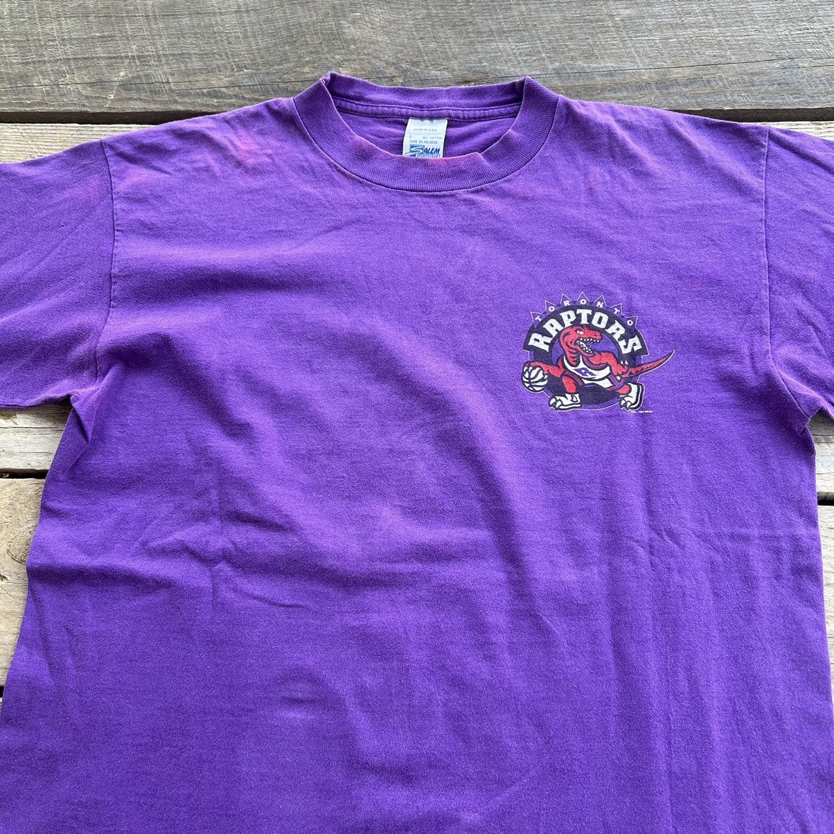 Salem Sportswear Vintage 90s Toronto Raptors NBA Salem Sportswear T Shirt Size US L / EU 52-54 / 3 - 4 Thumbnail