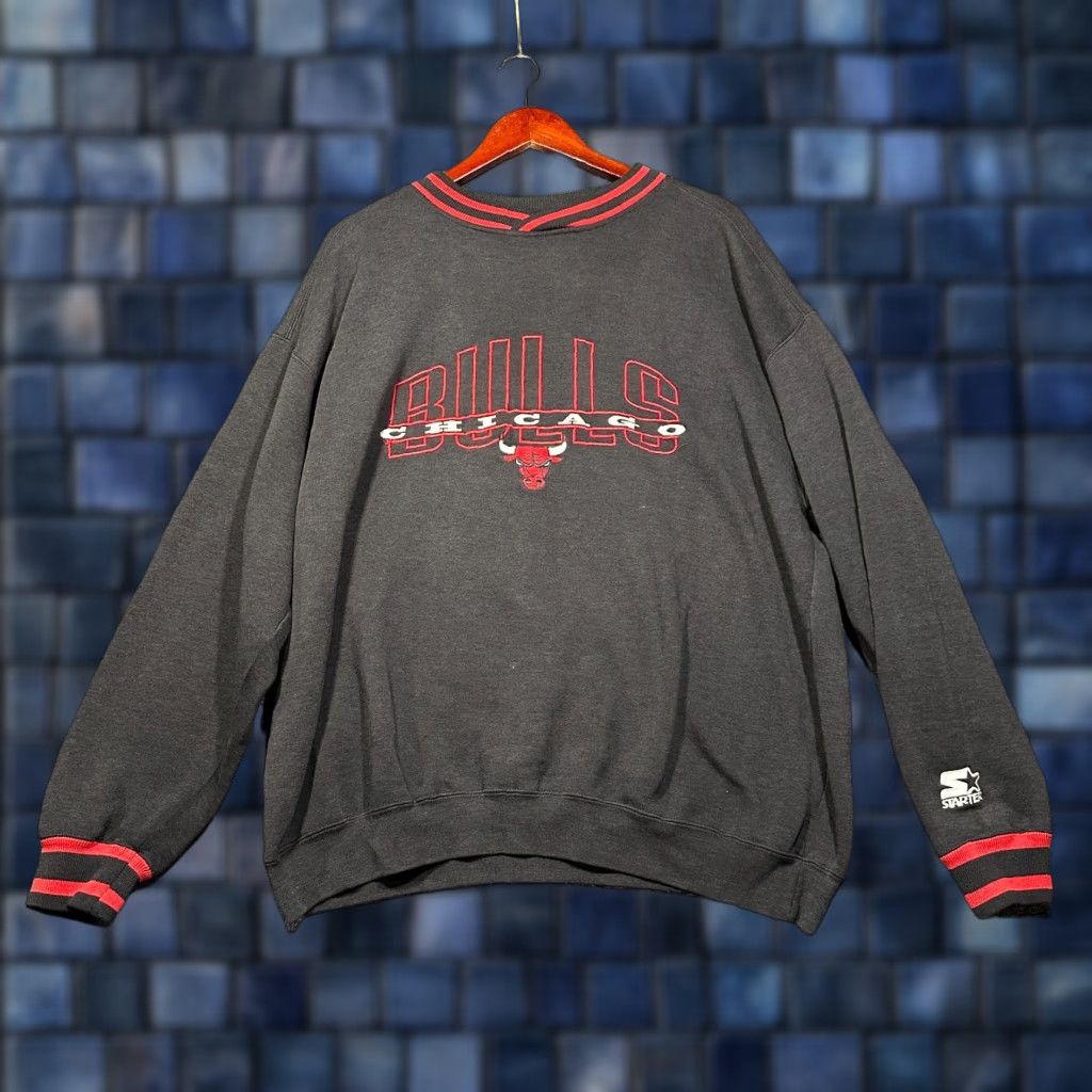 Starter VINTAGE Starter Chicago Bulls Sweatshirt Mens XL Pullover Black Red Crew Neck Long Sleeve Knit Embroidered Logo Pattern Solid Size US XL / EU 56 / 4 - 1 Thumbnail
