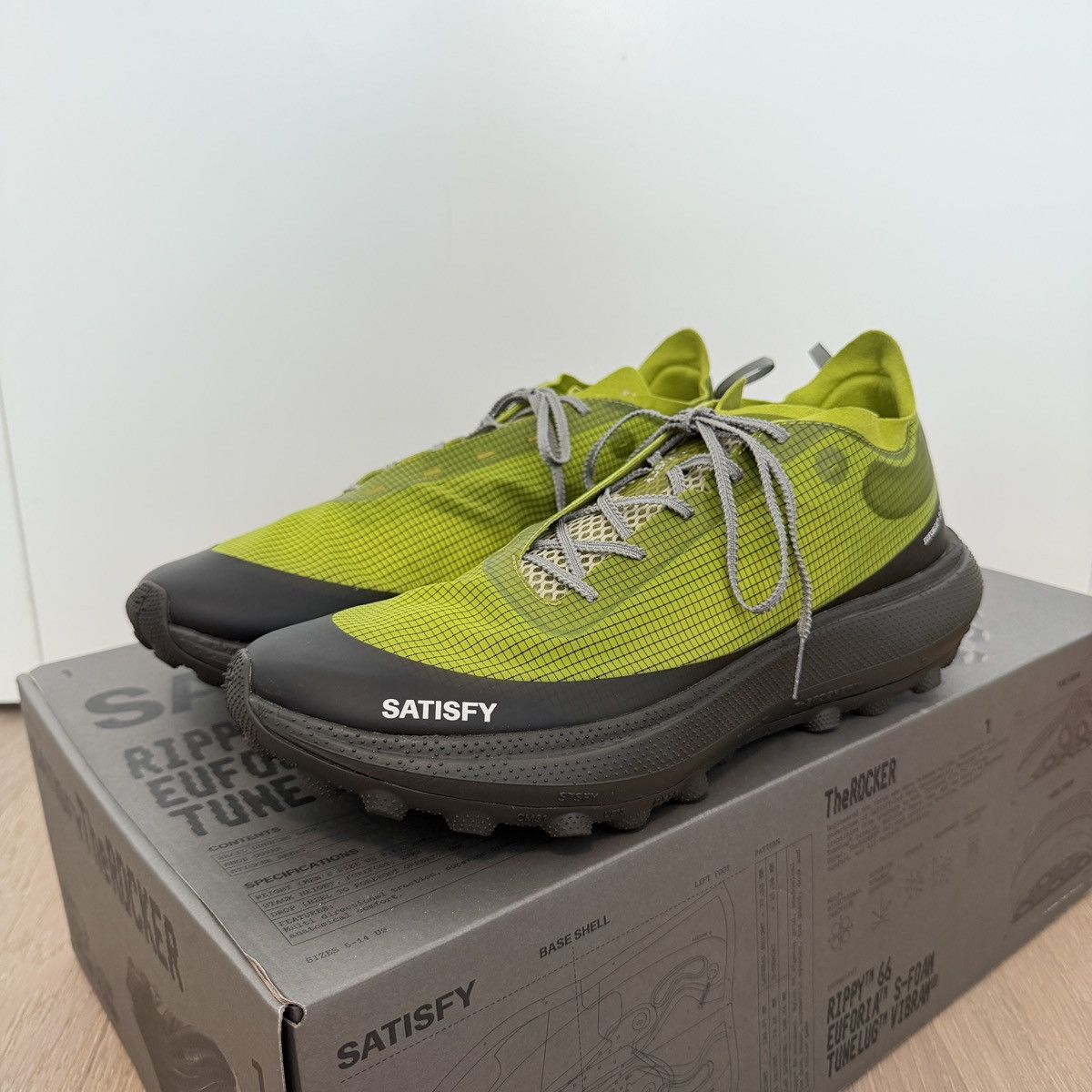 Satisfy Satisfy Running TheROCKER ‘Grenoble Green’ Size US 13 / EU 46 - 1 Thumbnail