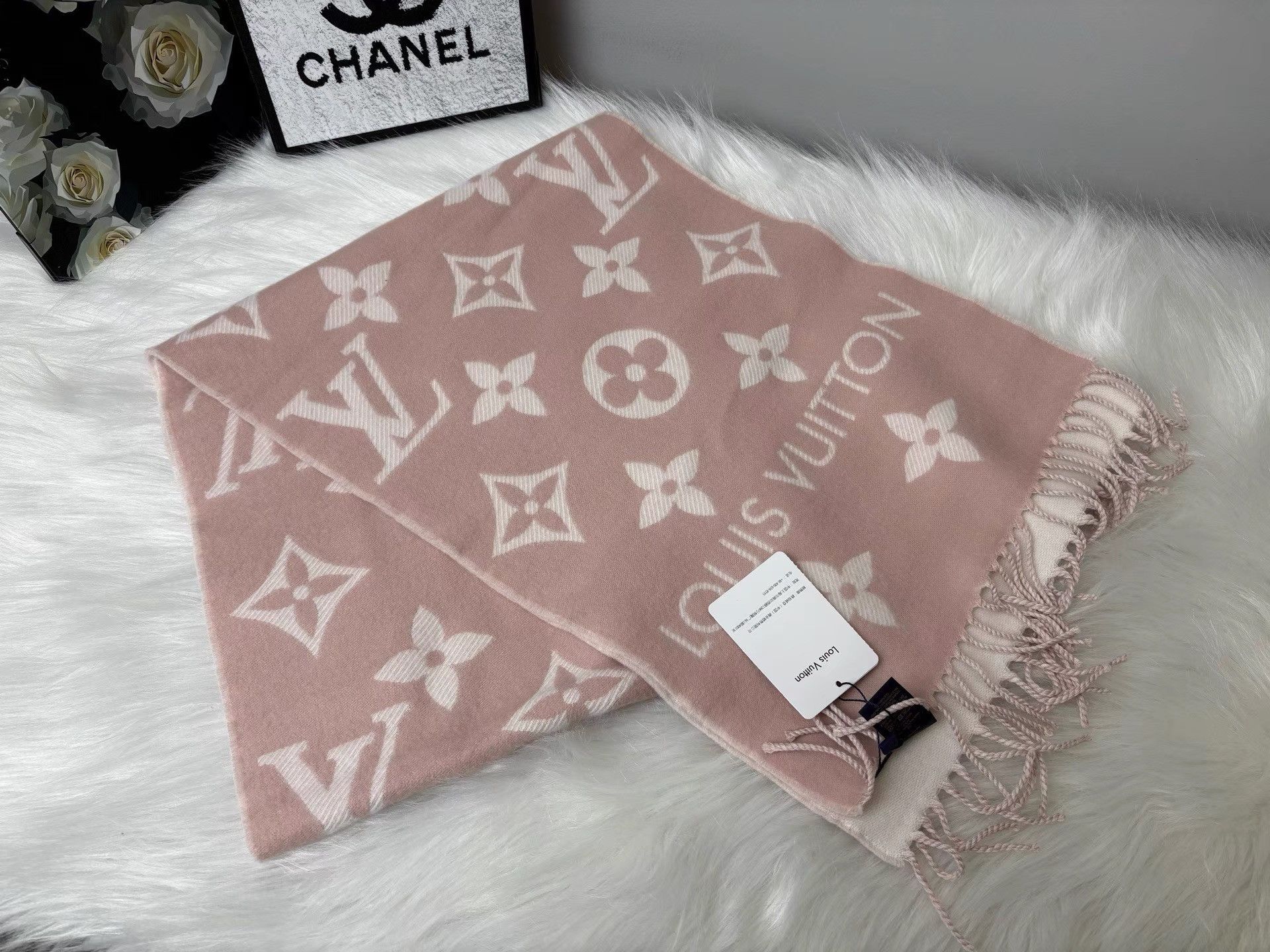 Louis Vuitton Louis Vuitton ESSENTIAL Wool Tassel Scarf K36 Size ONE SIZE - 1 Thumbnail