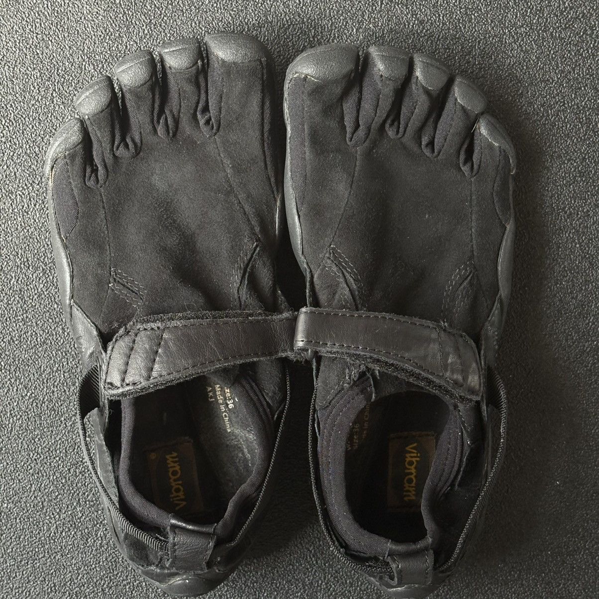 Black leather and suede Vibram Five Finger Shoes