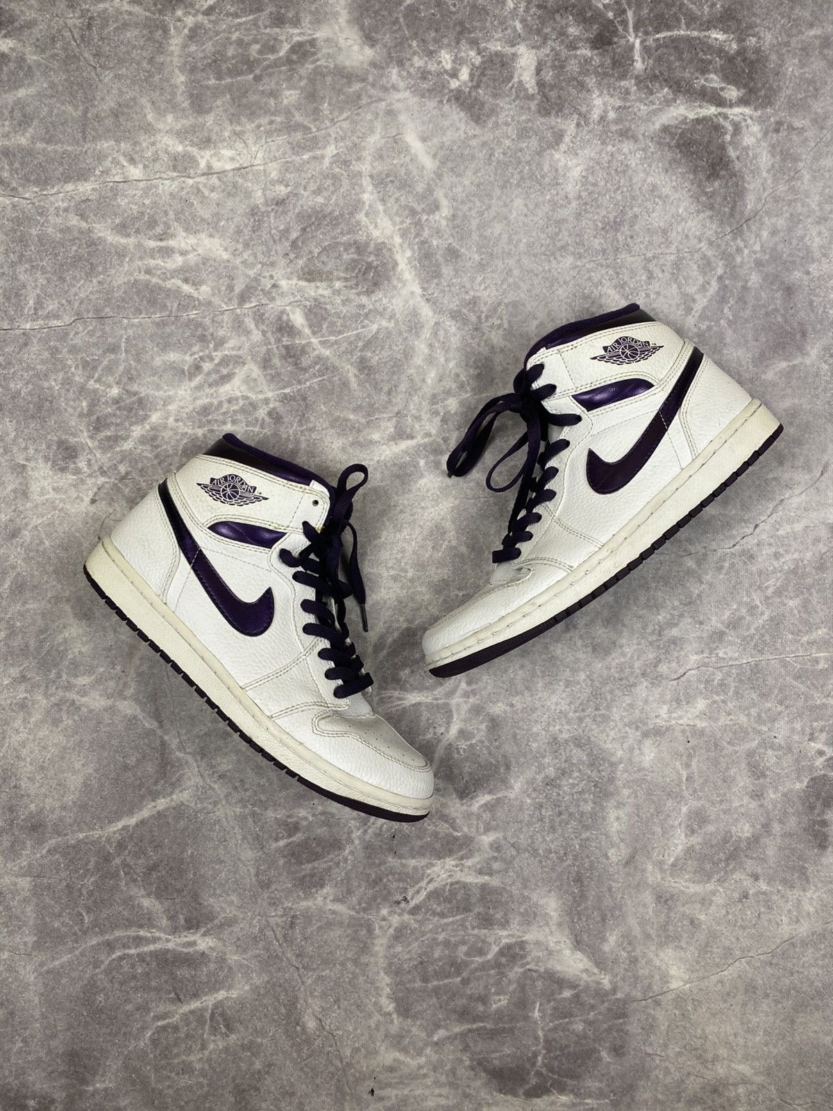 Jordan Brand Jordan 1 Retro High Grand Purple 2009 UK release Size 8.5US Size US 9.5 / EU 42-43 - 1 Thumbnail