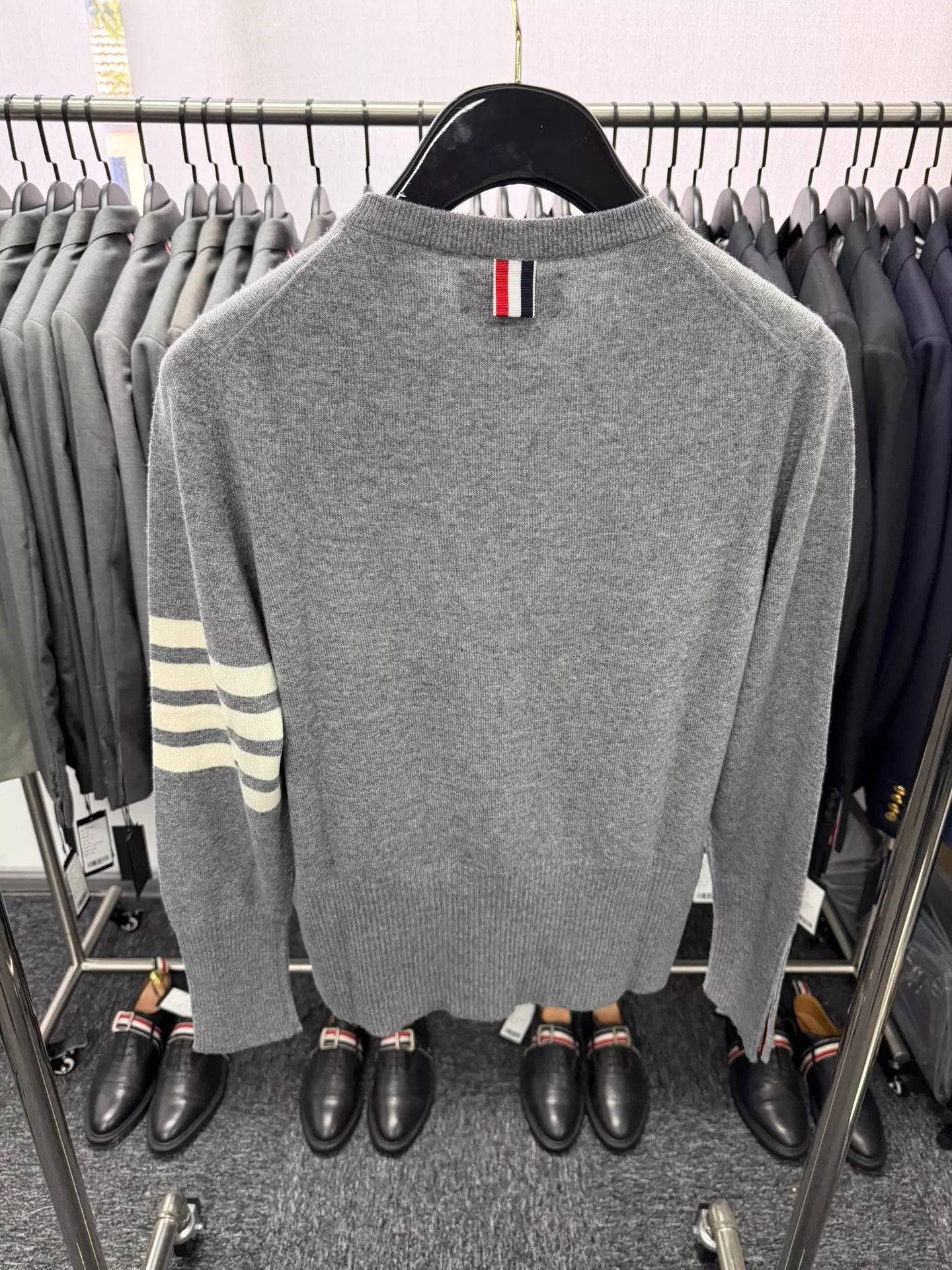 Thom Browne TB 4-Bar Cashmere Sweater Light Gray Size 2 Size US M / EU 48-50 / 2 - 2 Thumbnail
