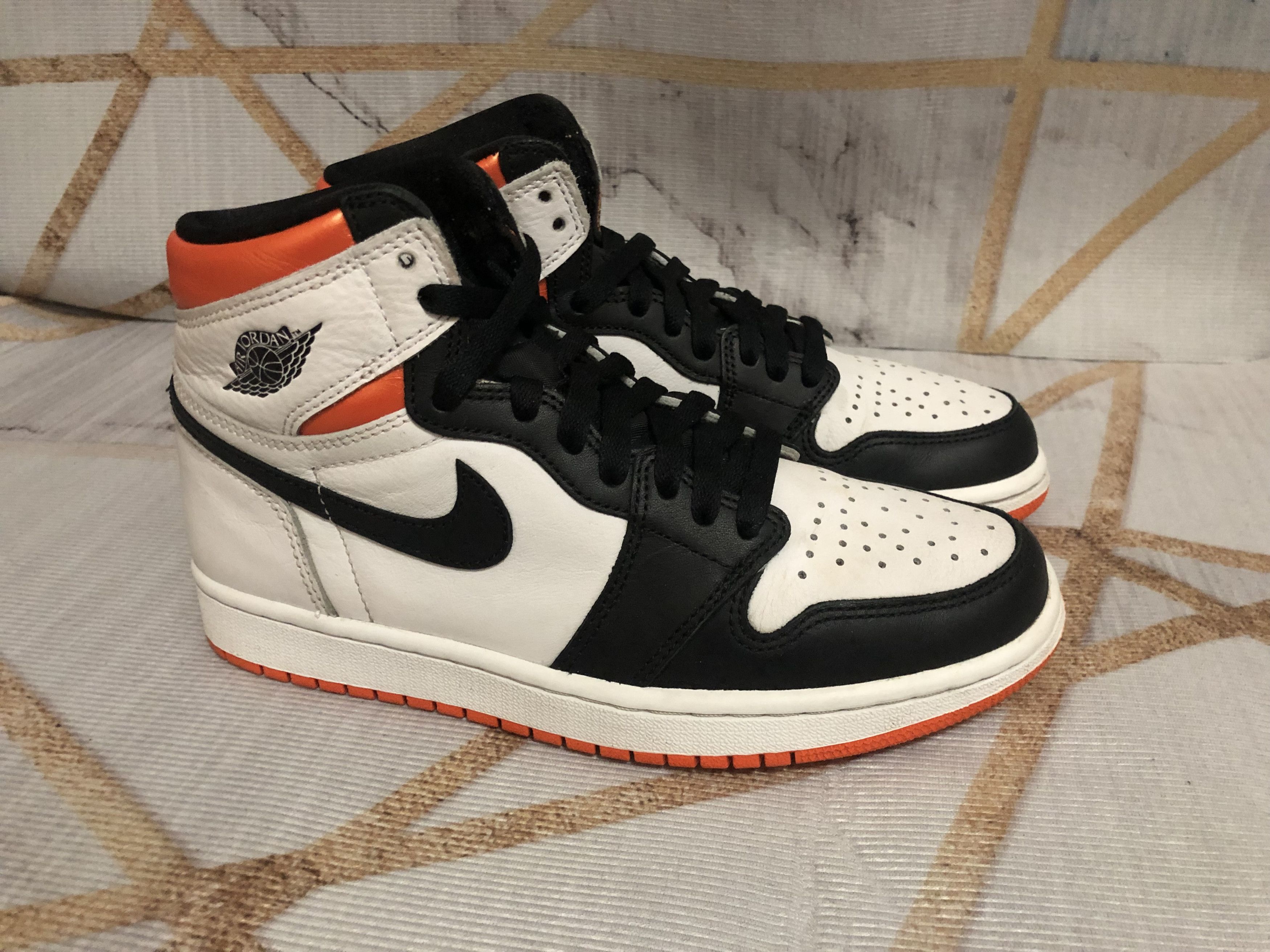 Jordan Brand × Nike Nike Air Jordan 1 Retro High OG Electro Orange | Robot | Lab Size US 6.5 / EU 39-40 - 1 Thumbnail
