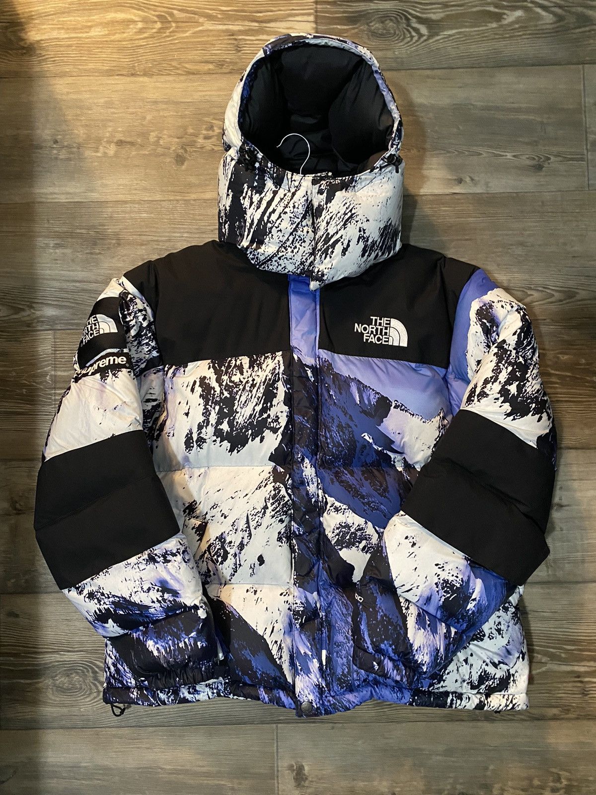 Supreme north cheap face jacket retail