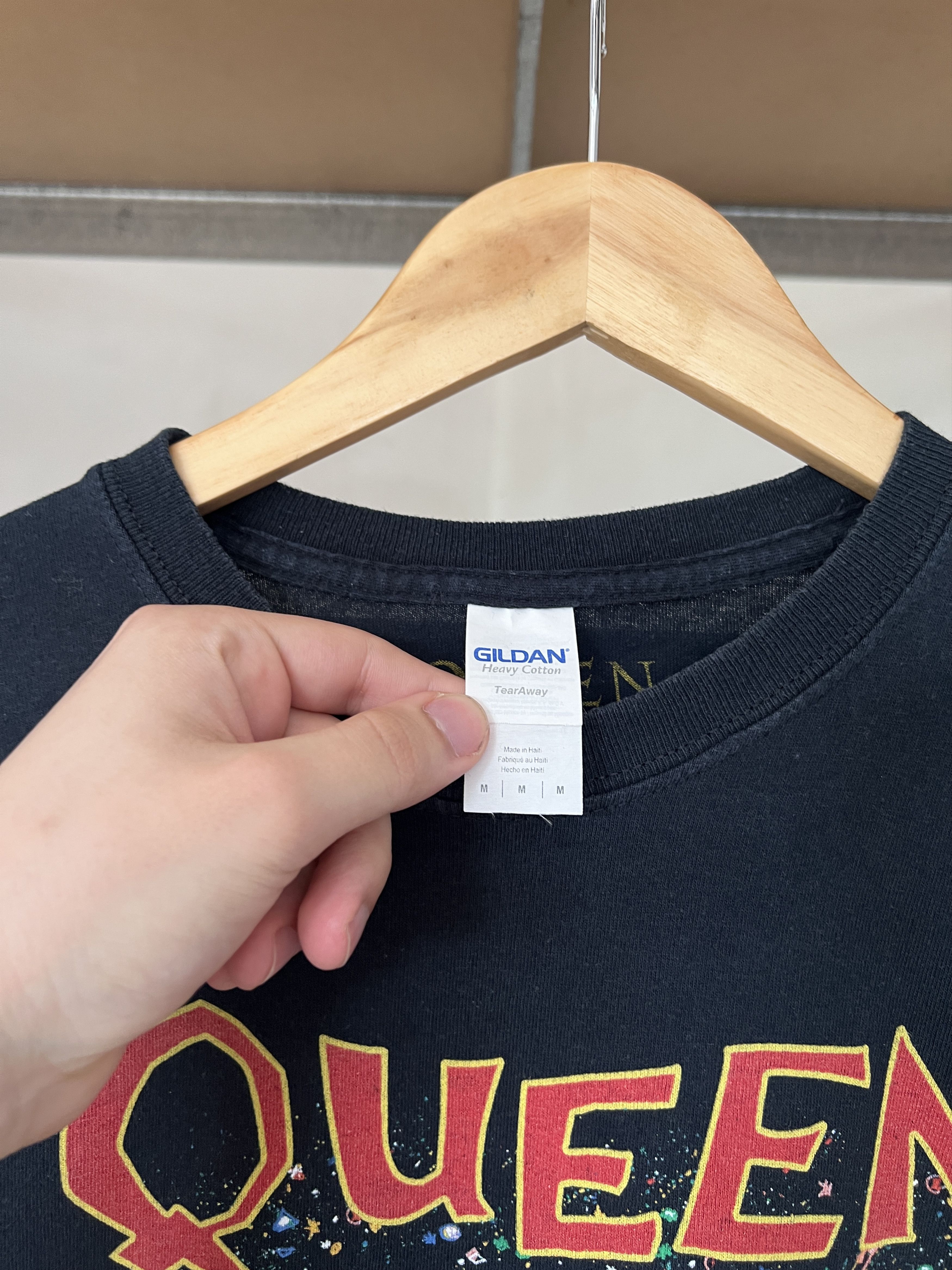 Band Tees Vintage 2000s Queen A Kind of Magic Rock Band T-shirt Size US M / EU 48-50 / 2 - 3 Thumbnail