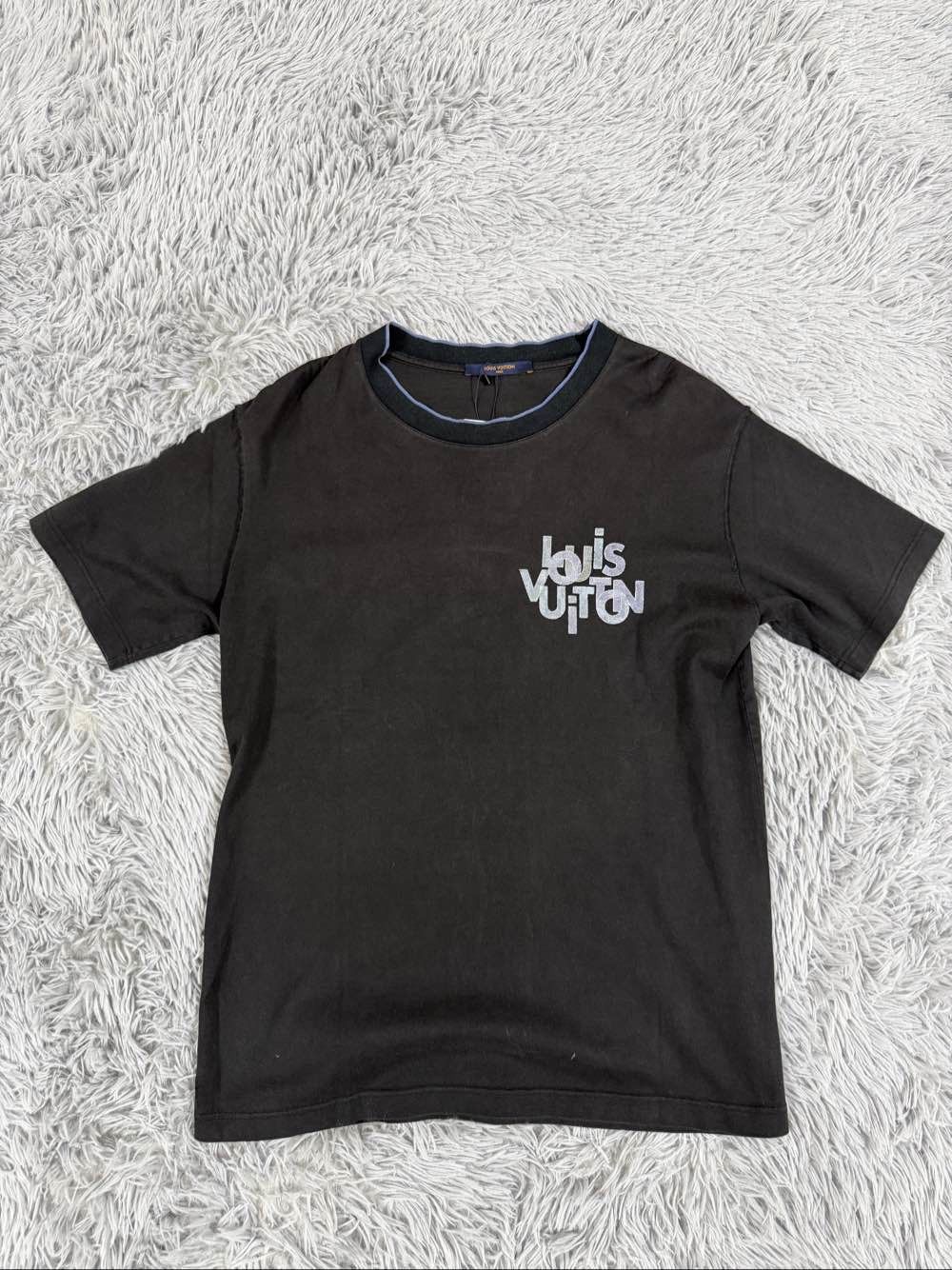 Louis Vuitton Louis Vuitton Logo T-Shirt Size L Size US L / EU 52-54 / 3 - 1 Thumbnail