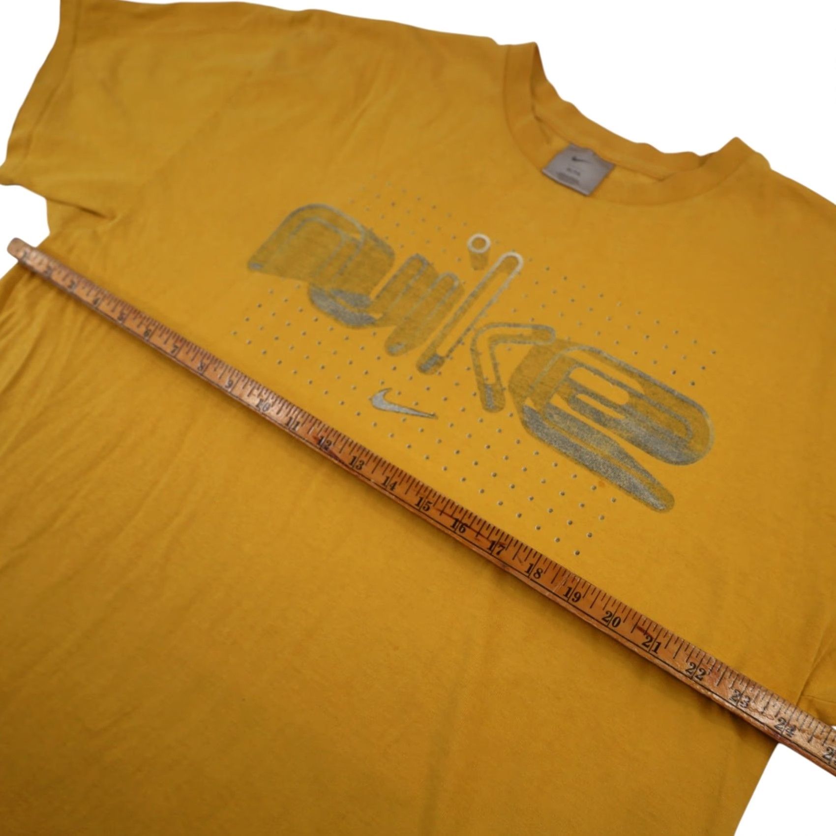 Nike VINTAGE Nike Mens XL T Shirt Yellow 3D Graphic Spellout Shirt Mens XL Yellow Nike Shirt 90s Size US XL / EU 56 / 4 - 7 Thumbnail
