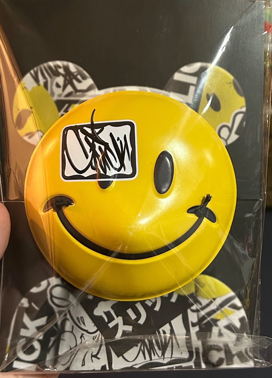 Medicom Toy OG Slick signed mask from Dcon 🔥 Size ONE SIZE - 1 Thumbnail