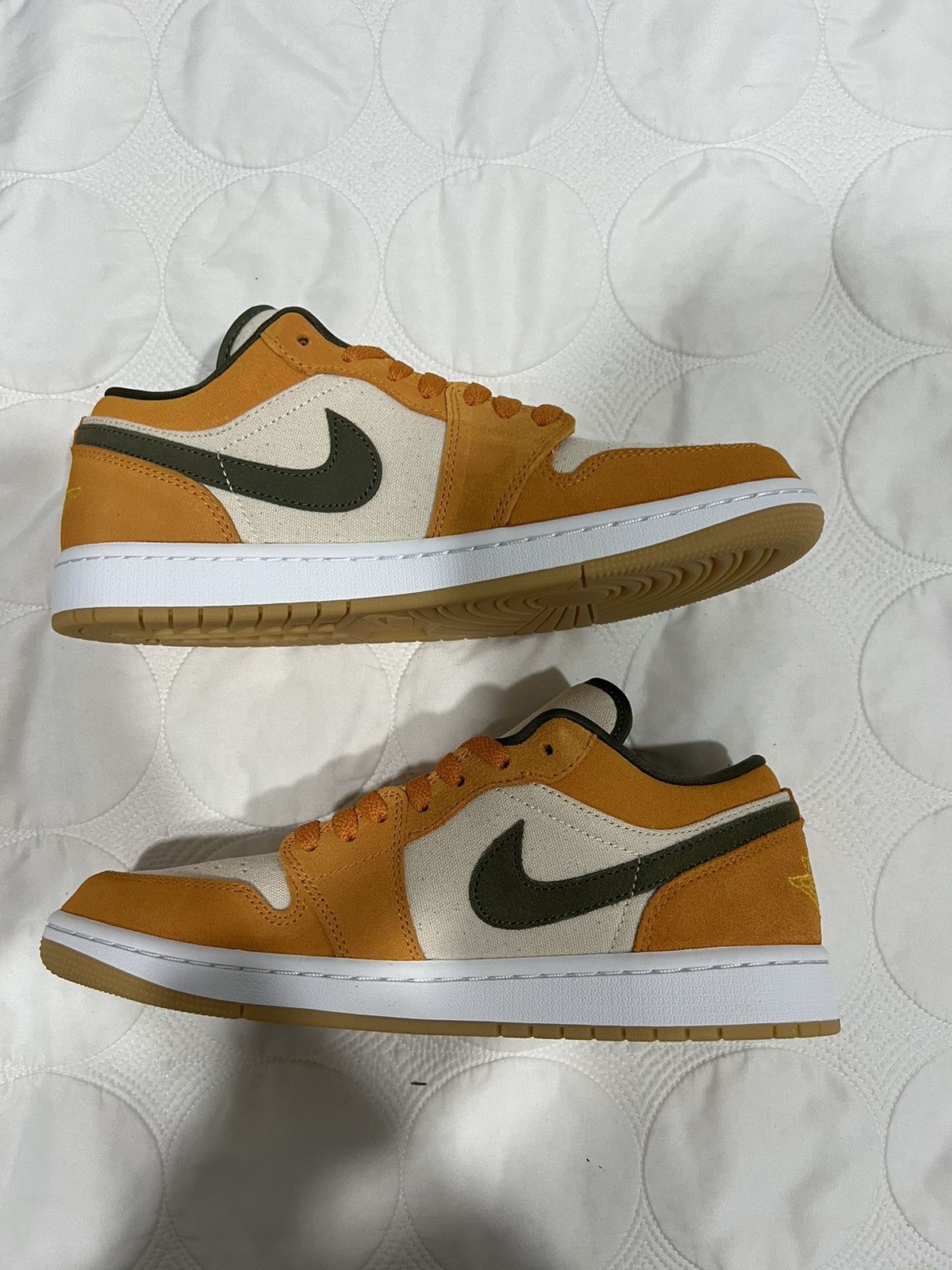 Jordan Brand Jordan 1 Low SE “Light Curry” Size US 9 / EU 42 - 2 Thumbnail
