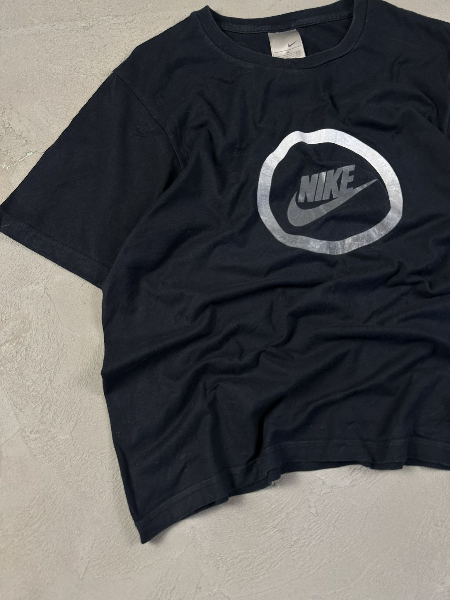 Nike Vintage Y2k Nike Swoosh Circle Logo T-shirt 00s Size US XL / EU 56 / 4 - 4 Thumbnail