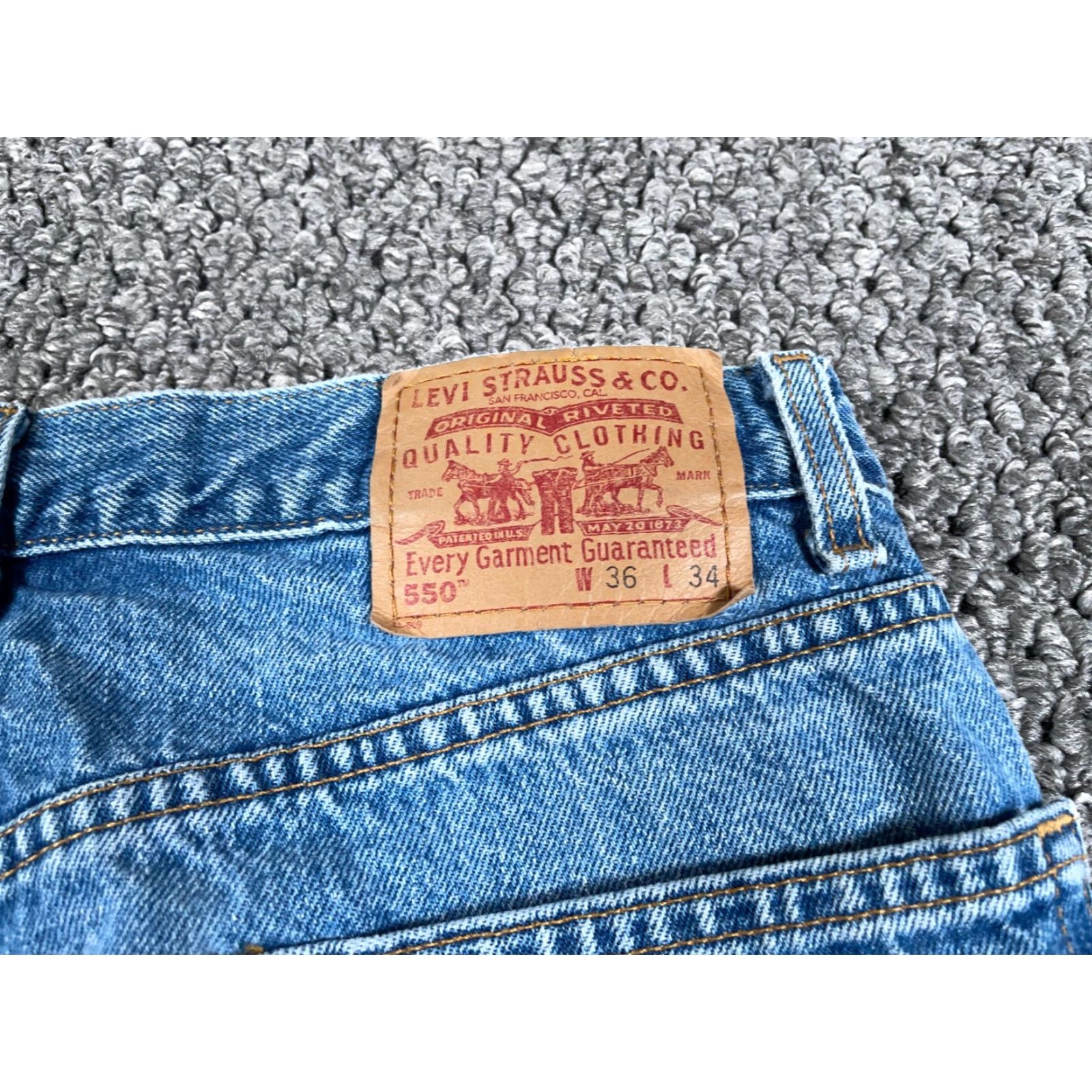 Levi's VINTAGE Levi's 550 Jeans Men’s 550 Relaxed Fit Denim 34 x 33 Blue 90s Grunge Retro Style Mens Size US 36 / EU 52 - 4 Thumbnail