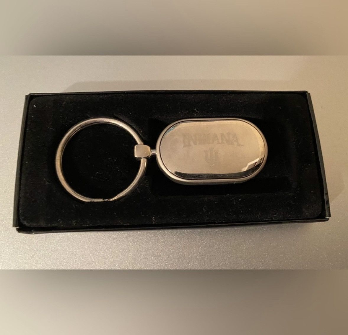 Other Nwt Indiana university phone wallet silver acrylic keychain Size ONE SIZE - 3 Thumbnail