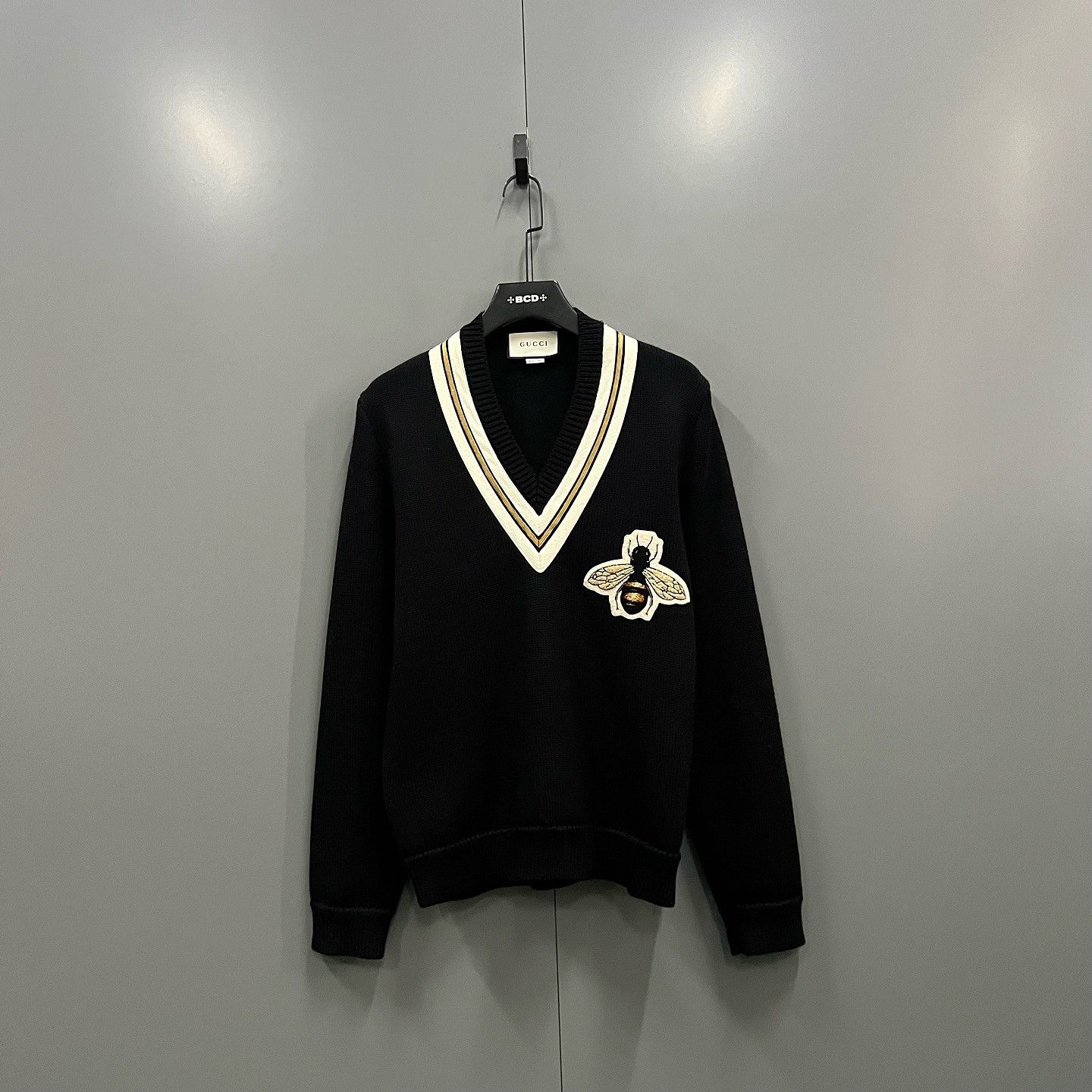 Gucci Gucci Bee Embroidered V-Neck Sweater Size M Size US M / EU 48-50 / 2 - 1 Thumbnail
