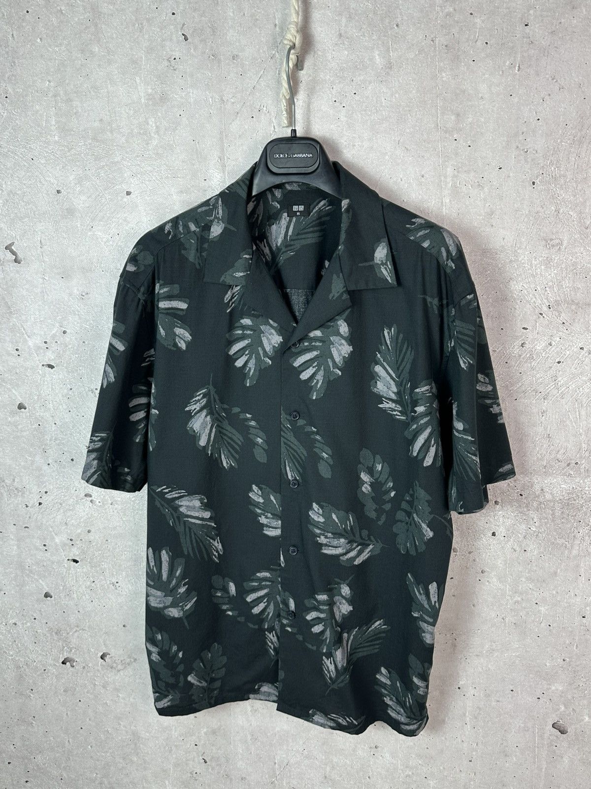 Uniqlo Uniqlo Tropical Leaves Dark Green Short Sleeve Shirt Size US S / EU 44-46 / 1 - 1 Thumbnail
