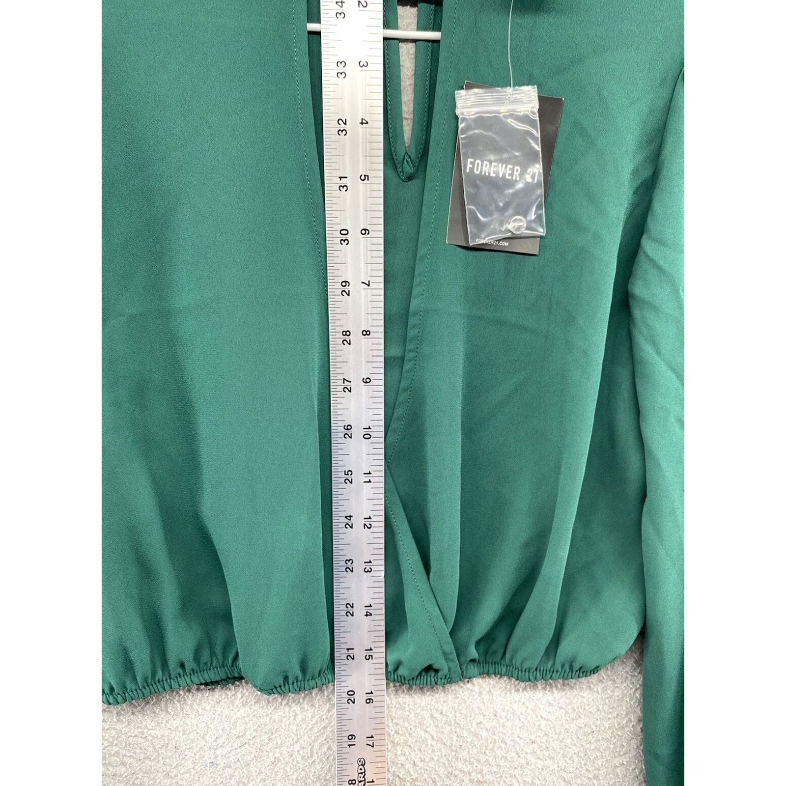 Forever 21 Forever 21 Women's Hunter Green Woven Crop Top Size S Blouse Elastic Cropped Shirt Womens Green 90s? Size S / US 4 / IT 40 - 6 Thumbnail