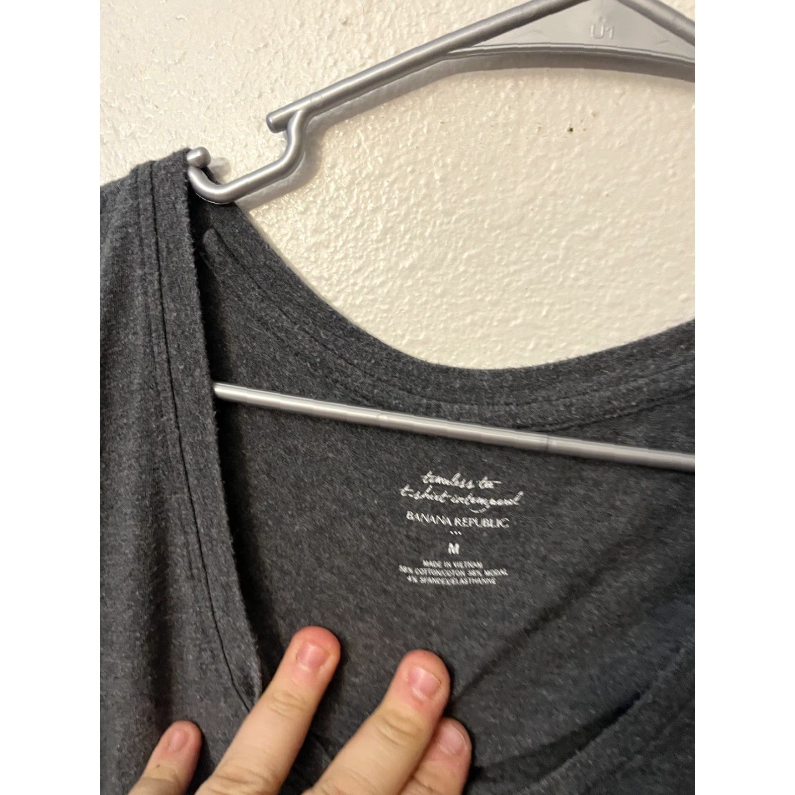 Banana Republic Banana Republic T Shirt - Gray - M - Long Sleeve V-Neck Blouse Shirt Womens Size M / US 6-8 / IT 42-44 - 2 Thumbnail