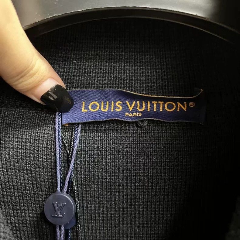 Louis Vuitton Louis Vuitton Black logo printed lapel zip jacket Size US M / EU 48-50 / 2 - 2 Thumbnail