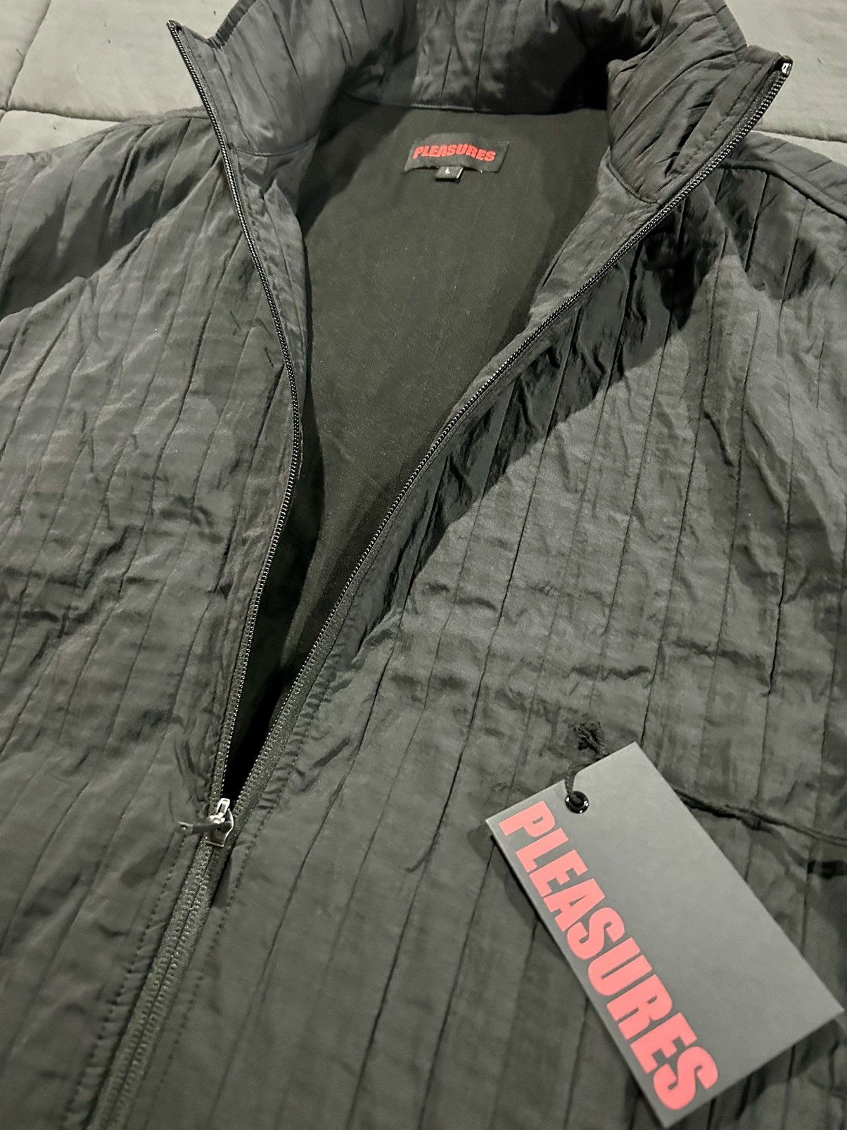 Pleasures PLEASURES Rescue Pleated Track Jacket – Black size large Size US L / EU 52-54 / 3 - 3 Thumbnail