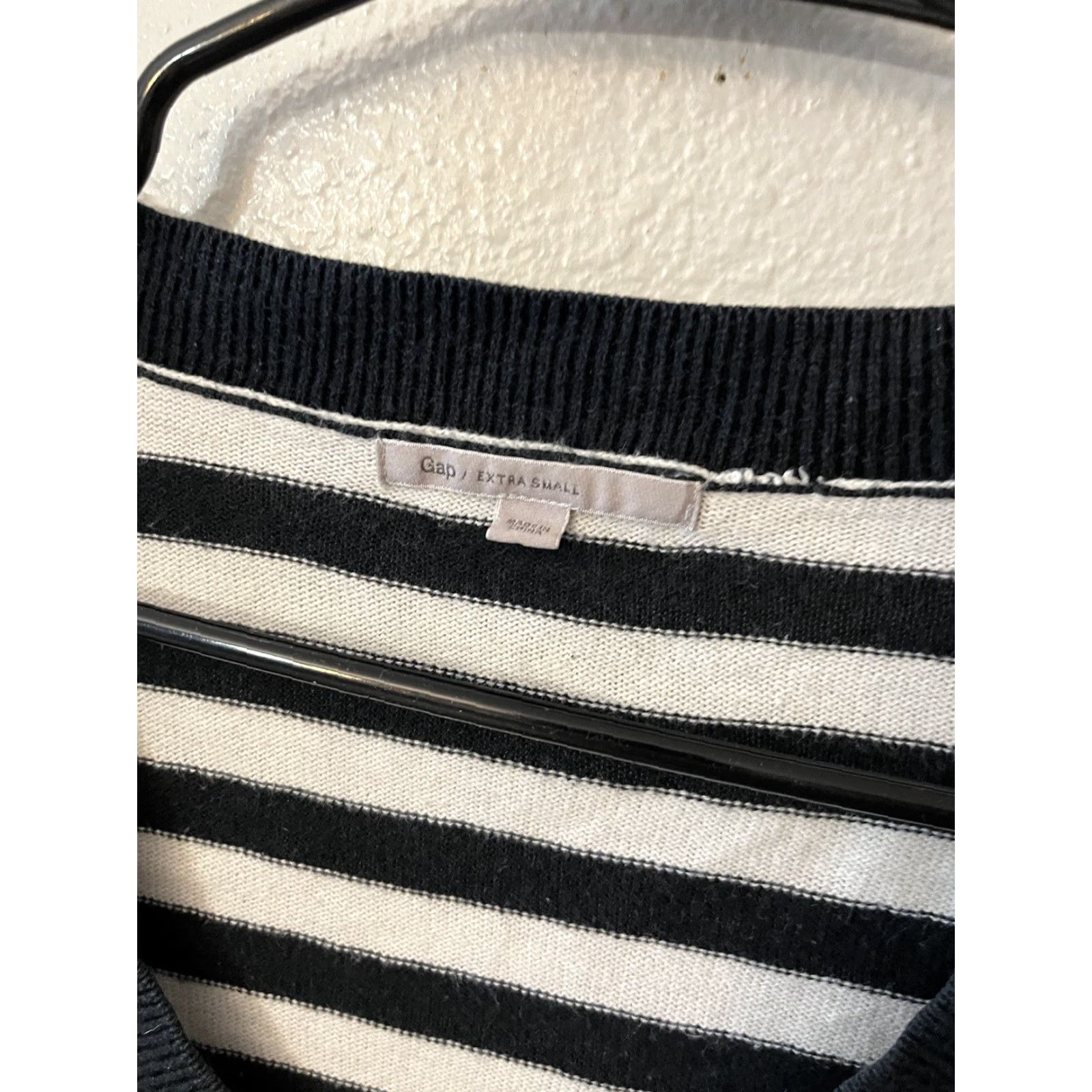 Gap Gap Sweater Women V Neck Long Sleeve Size XS White & Black Striped Size XS / US 0-2 / IT 36-38 - 2 Thumbnail