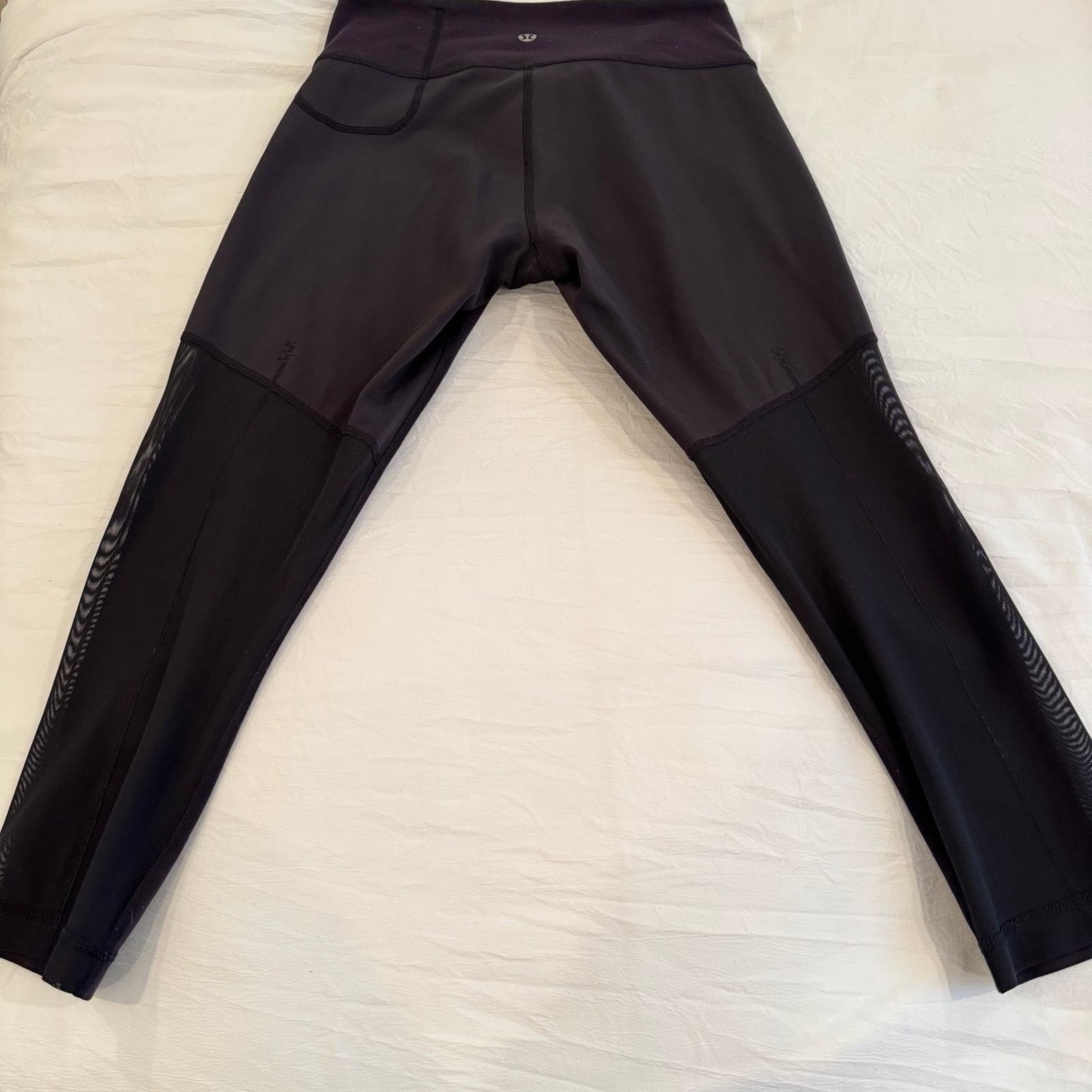Lululemon RARE Lululemon Cropped Leggings with Mesh Back Size 27" / US 4 / IT 40 - 1 Thumbnail