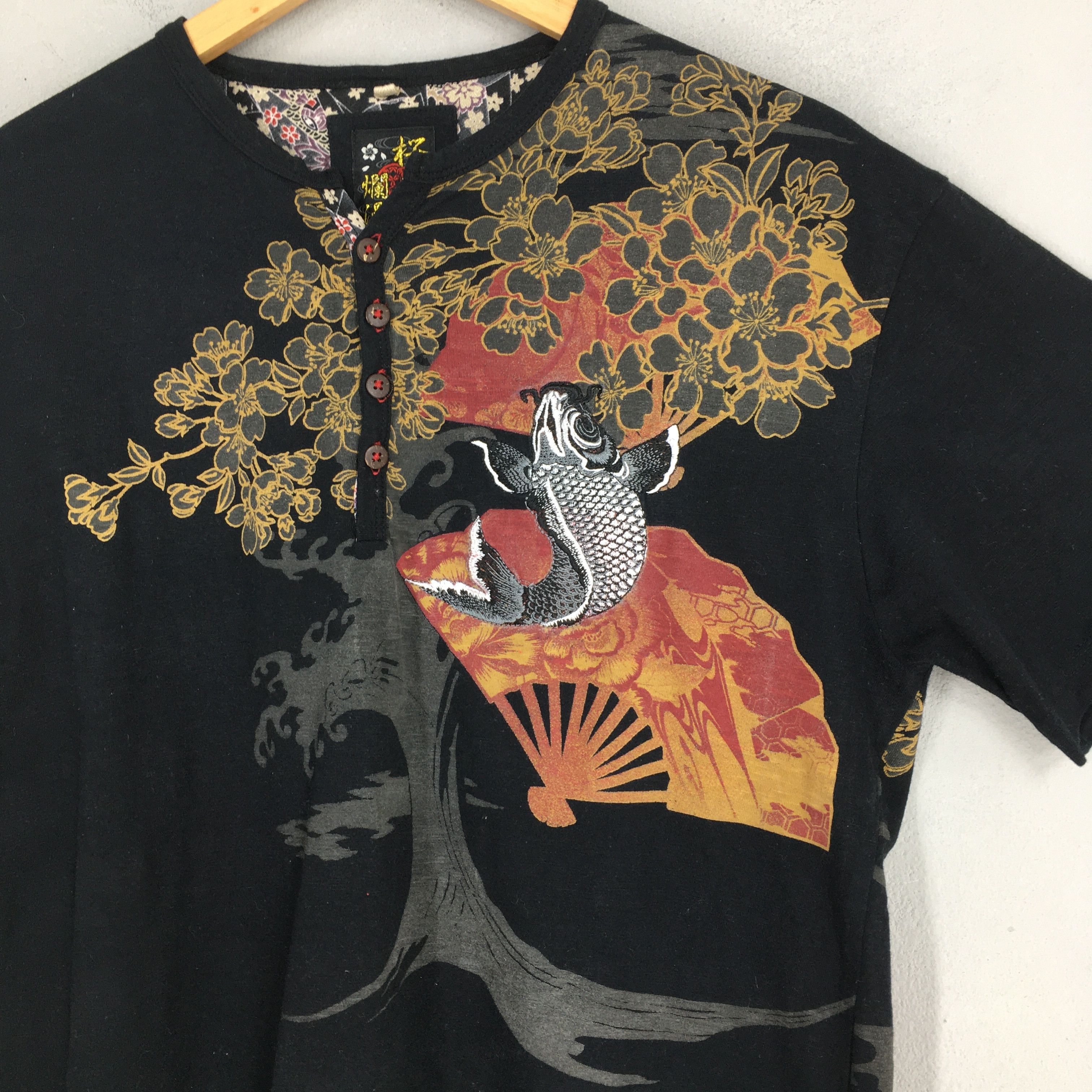 Japanese Brand Vintage Fish Koi Japanese Sukajan Black T shirt XLarge Size US XL / EU 56 / 4 - 3 Thumbnail
