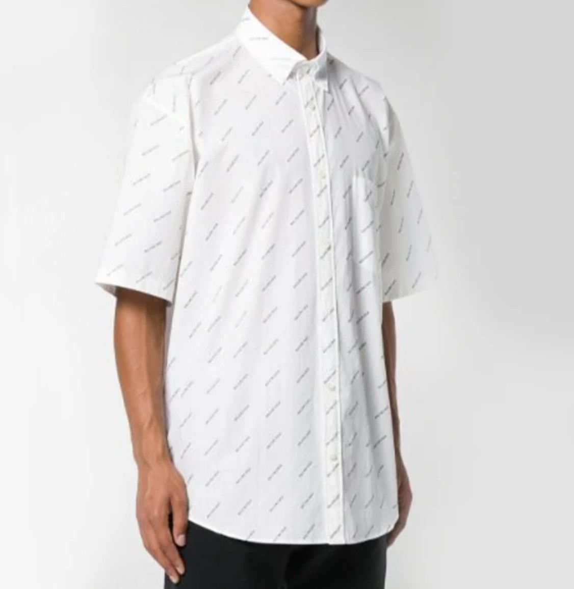 Balenciaga Balenciaga All-Over Logo Short-Sleeve Shirt in White Size 42 Size US XL / EU 56 / 4 - 1 Thumbnail