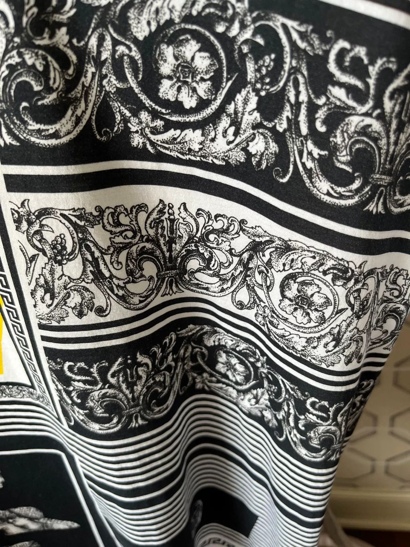 Versace Versace Baroque Print Classic T-Shirt Size US S / EU 44-46 / 1 - 5 Thumbnail