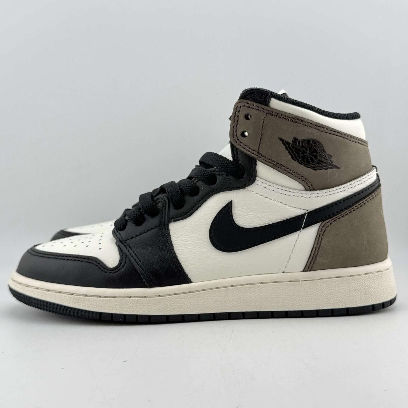 Nike Nike Air Jordan 1 Retro High OG Mocha 4.5Y Size US 5 / EU 37 - 2 Thumbnail