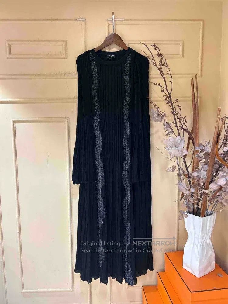 Chanel Chanel Black and silver glitter pleated long-sleeved dress Size XS / US 0-2 / IT 36-38 - 1 Thumbnail