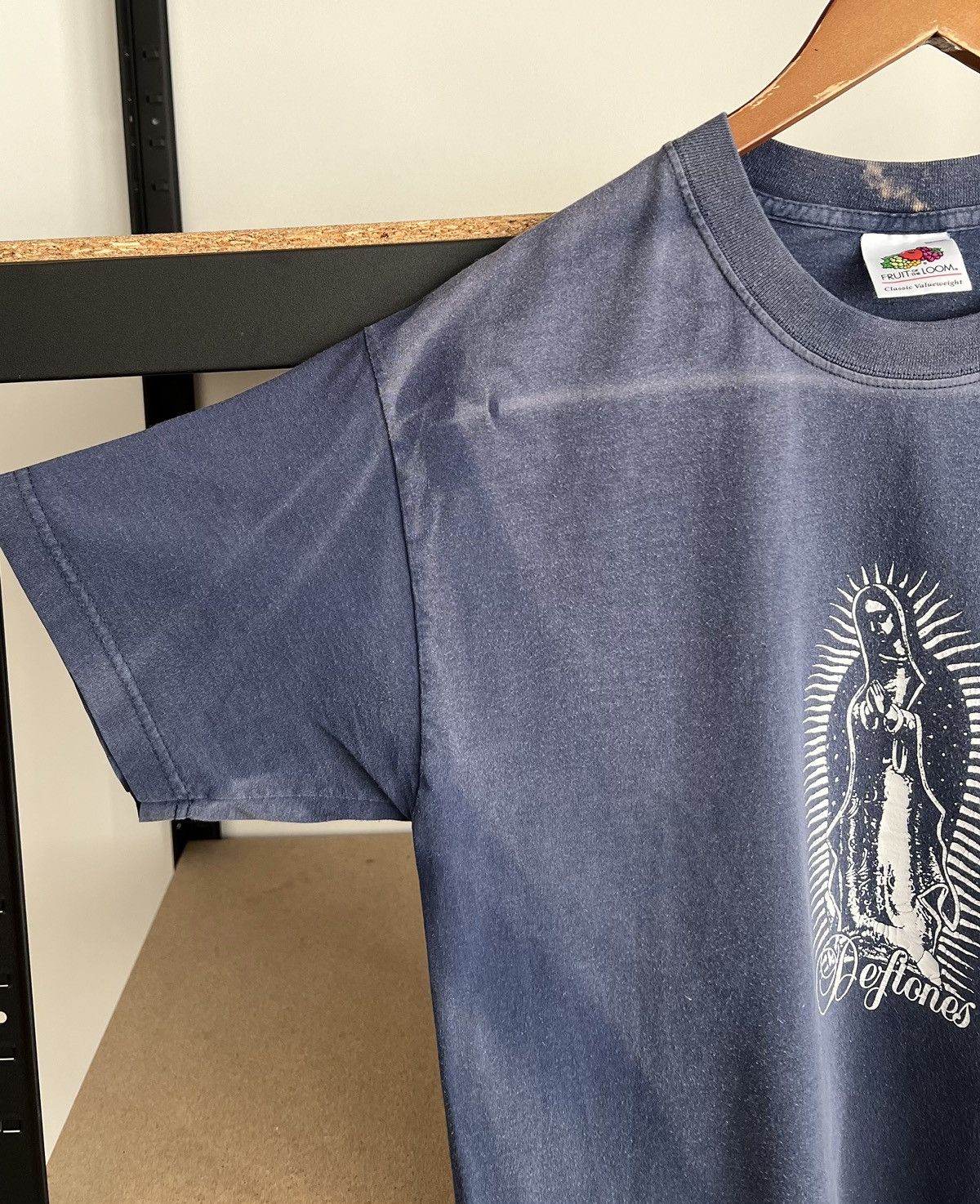 Band Tees Vintage 2000s Deftones Virgin Mary Y2k Faded Navy T-shirt Size US M / EU 48-50 / 2 - 9 Thumbnail