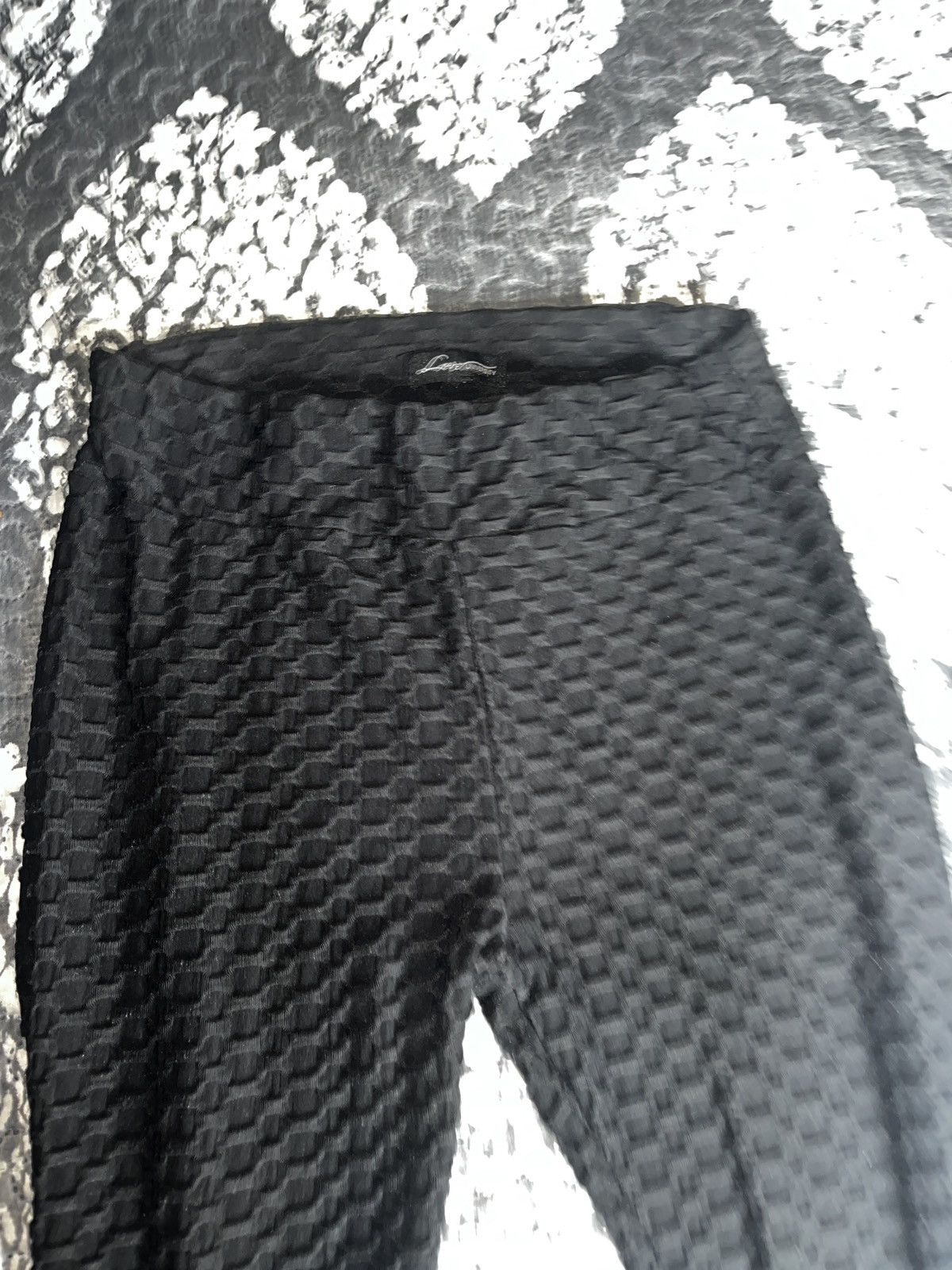 Other High-Rise Black Textured Leggings Size 42" / US 20 - 3 Thumbnail