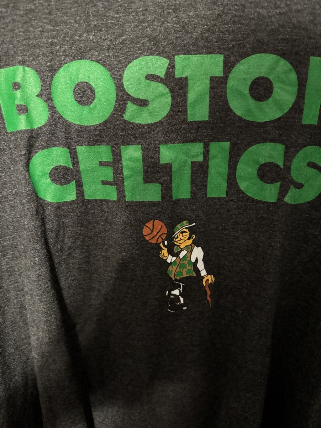 The Unbranded Brand Boston Celtics Gray short sleeve T-Shirt Men Size L NBA Size US L / EU 52-54 / 3 - 3 Thumbnail