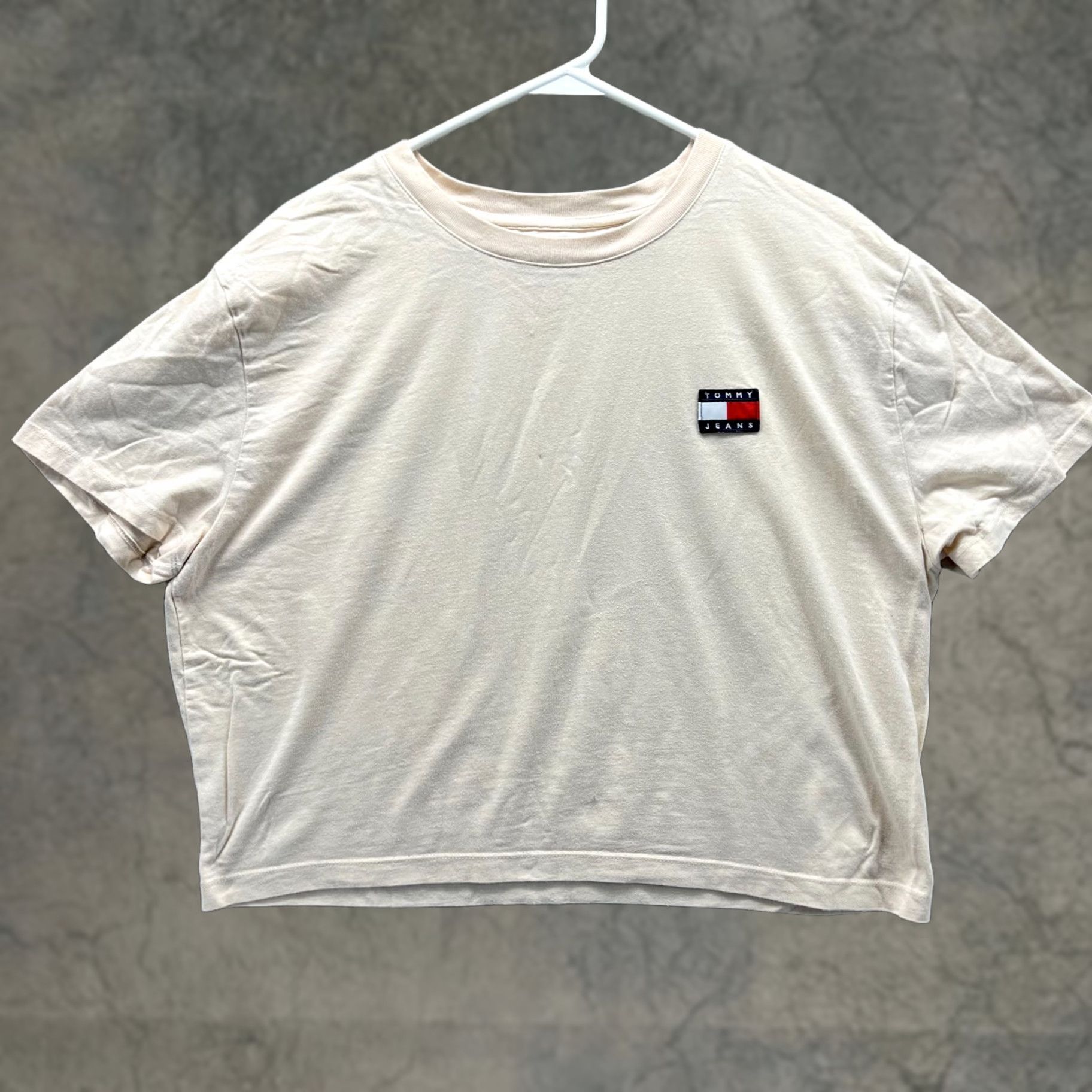 Tommy Hilfiger VINTAGE Tommy Hilfiger Shirt Womens Large Beige Crewneck Tee Cropped Flag Logo Size L / US 10 / IT 46 - 1 Thumbnail