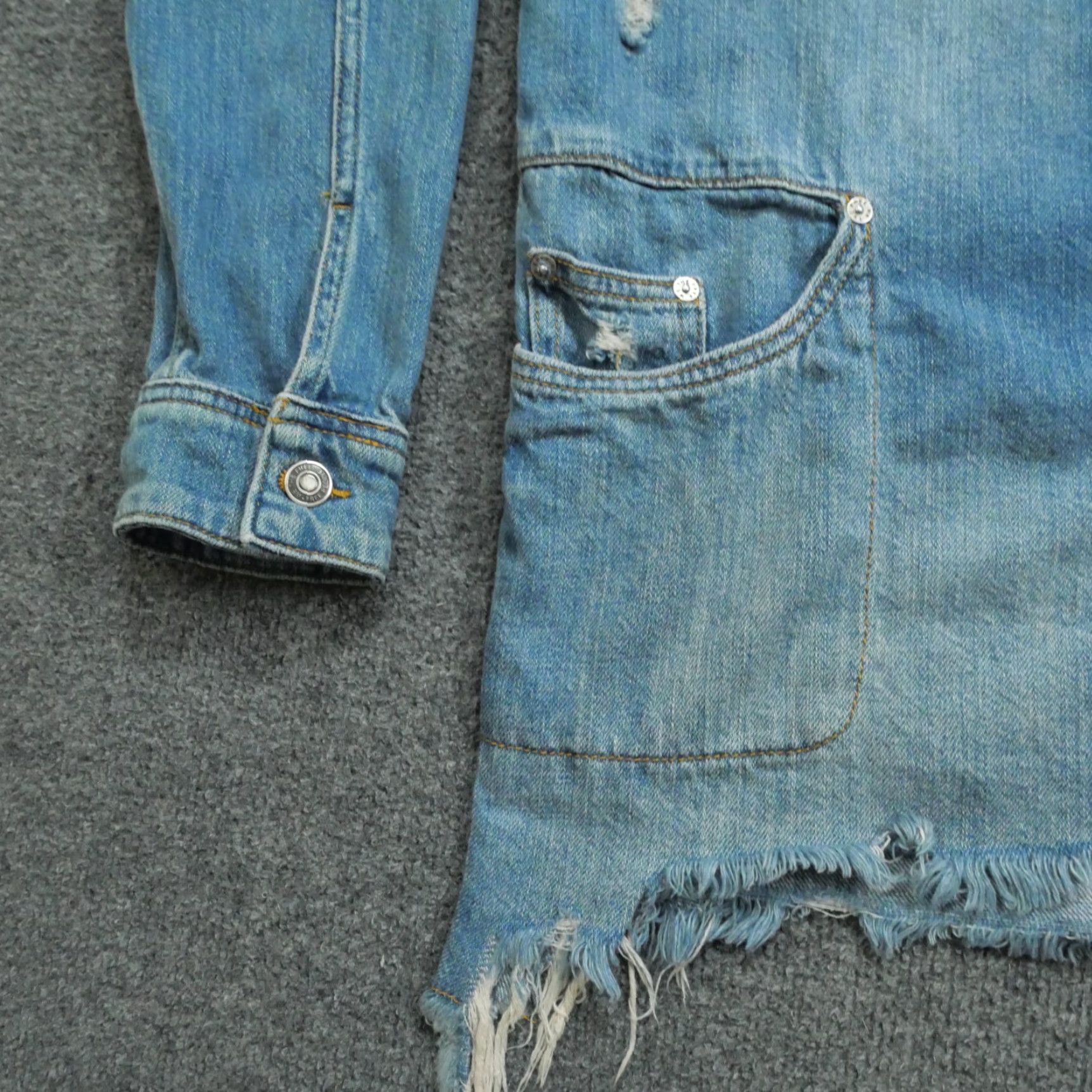 Free People VINTAGE Free People Jacket Womens Small Blue Denim Grunge Oversized Distressed Biker Casual Blue Jeans 90s Womens Size 28" / US 6 / IT 42 - 2 Thumbnail