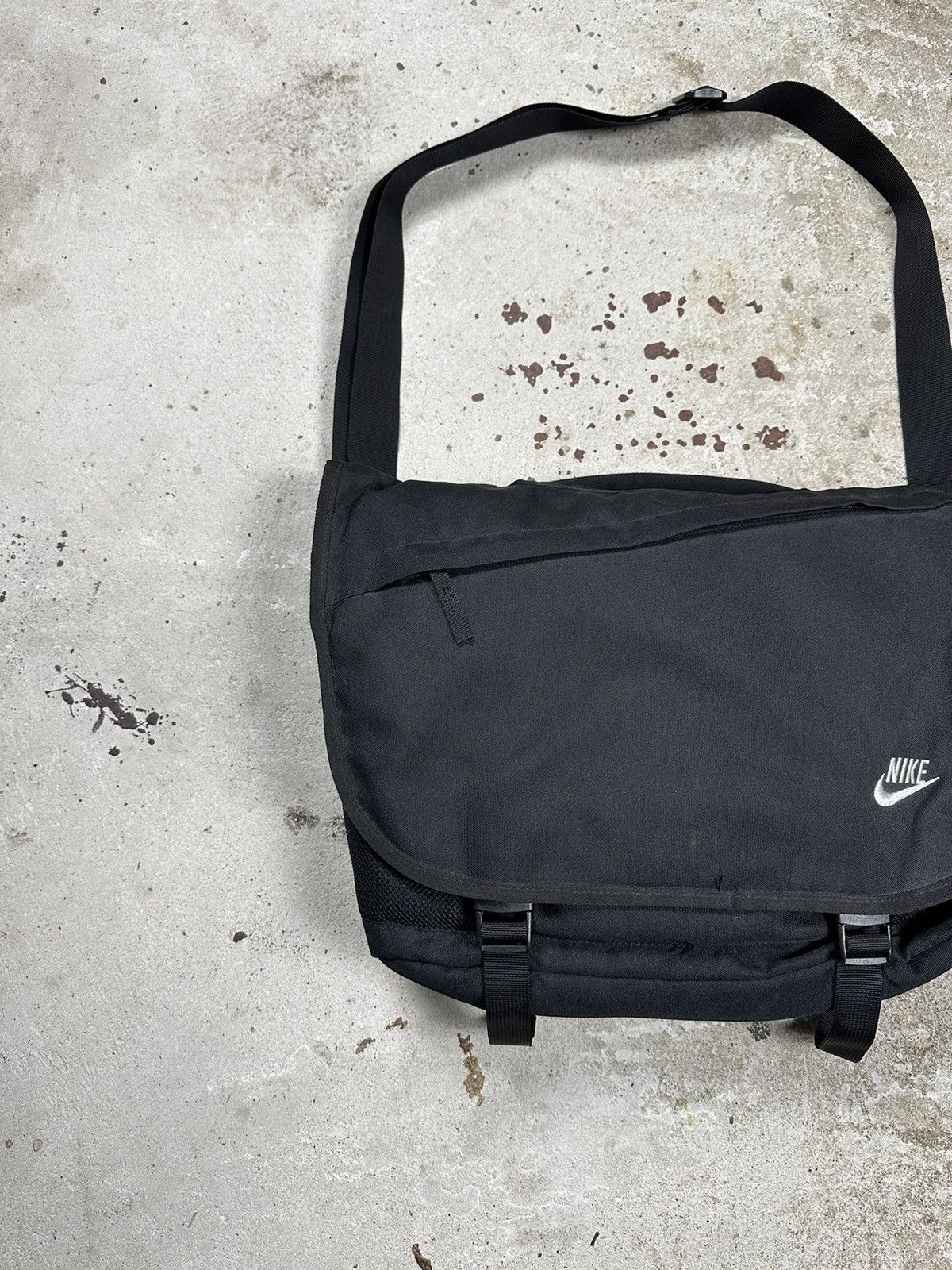 Nike ‼️ Vintage y2k Nike Black Messenger Bag Swoosh Size ONE SIZE - 3 Thumbnail