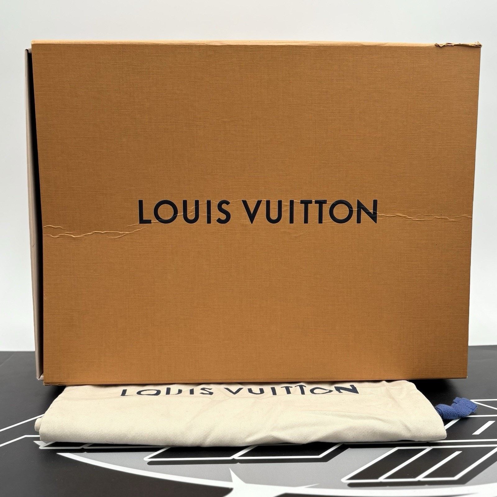 Louis Vuitton (9.5-10 US) Louis Vuitton Trainer ' Black ' | SUPER CLEAN! Size US 10 / EU 43 - 15 Thumbnail