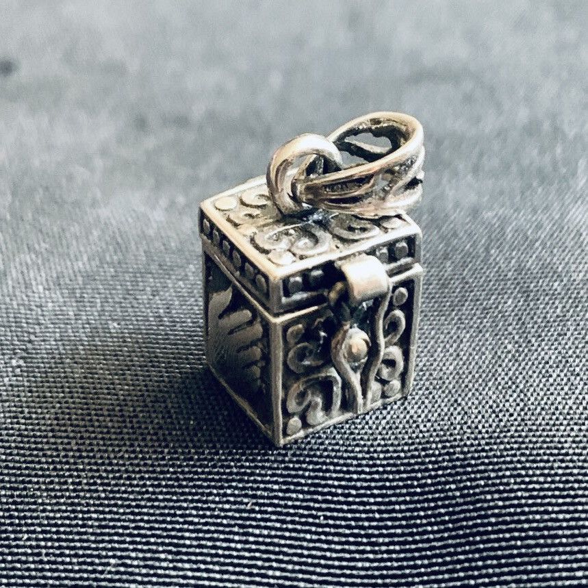Vintage Vintage Sterling Silver 925 Pendant, Wish Box, Prayer Hinged Size ONE SIZE - 1 Thumbnail
