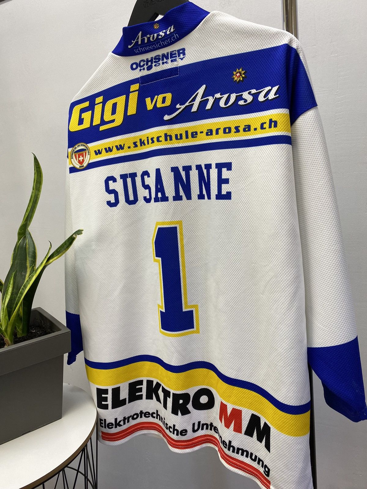 NHL × Vintage EHC AROSA HOCKEY SHIRT JERSEY OCHSNER SIZE M #1 SUSSANNE Size US M / EU 48-50 / 2 - 10 Thumbnail