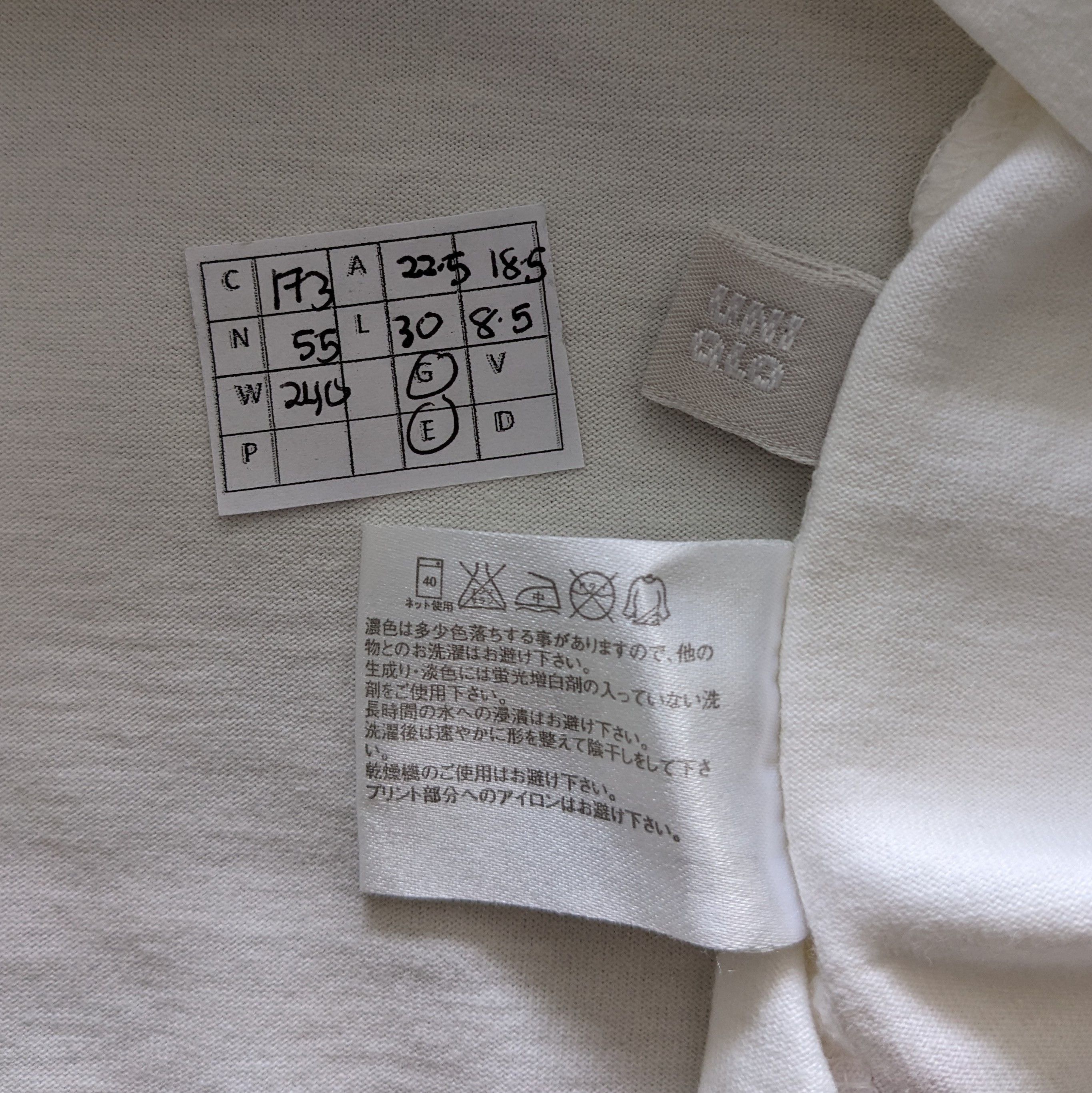 Vintage Vintage Barbara Kruger x Uniqlo Japanese Brand T-shirt Size US L / EU 52-54 / 3 - 7 Thumbnail